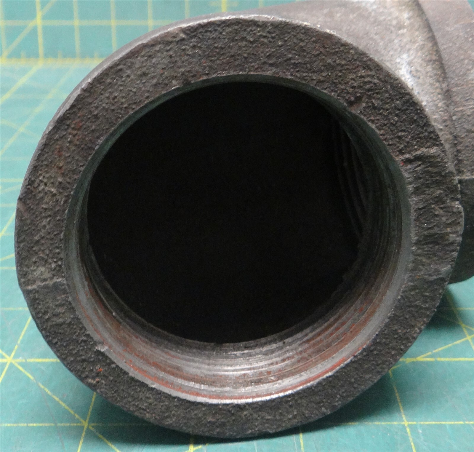 2-1/2″x 2-1/2″ NPT Malleable Iron 90° Elbow Fitting, 4.75″ Height, 3.75″ Width