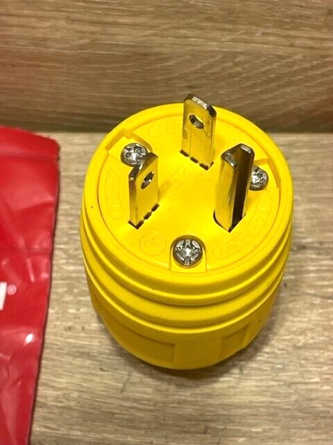 Legrand 14W48 And 15W48 Locking Watertight Connectors 20A 250V 5 Of Each