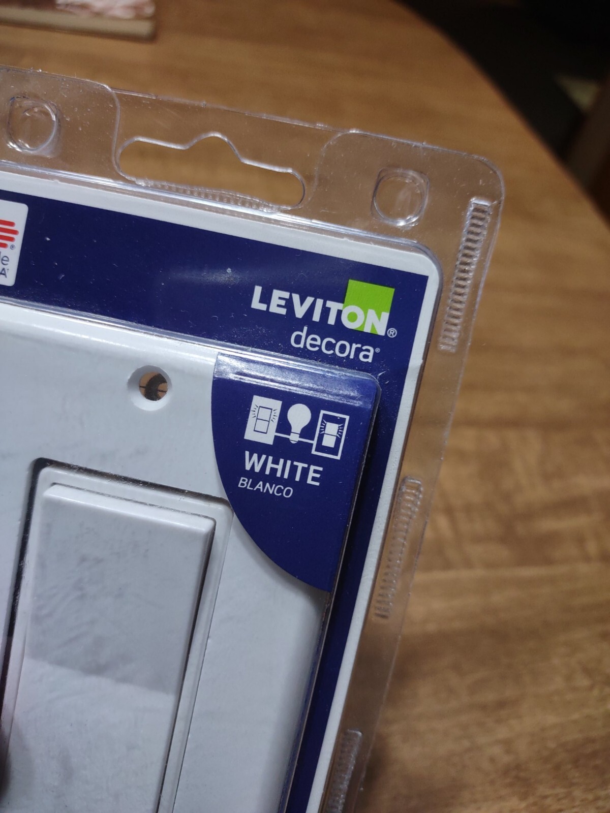 Leviton Mfg Co 3-Way Lighted Switch 15A-120VAC No. 5674 white Made in USA