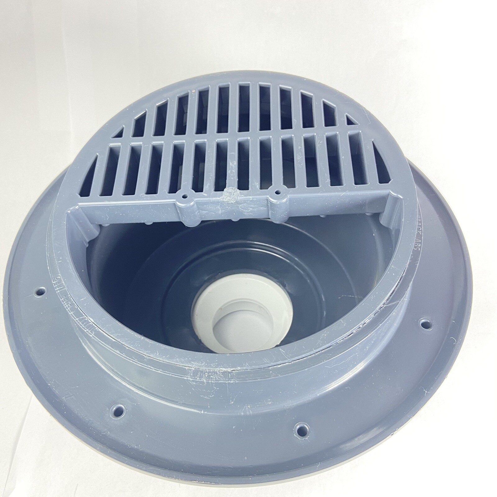 Sioux Chief Hub PVC Floor Drain 9” Round Grate, 15” Outer Circle, & 4” PVC