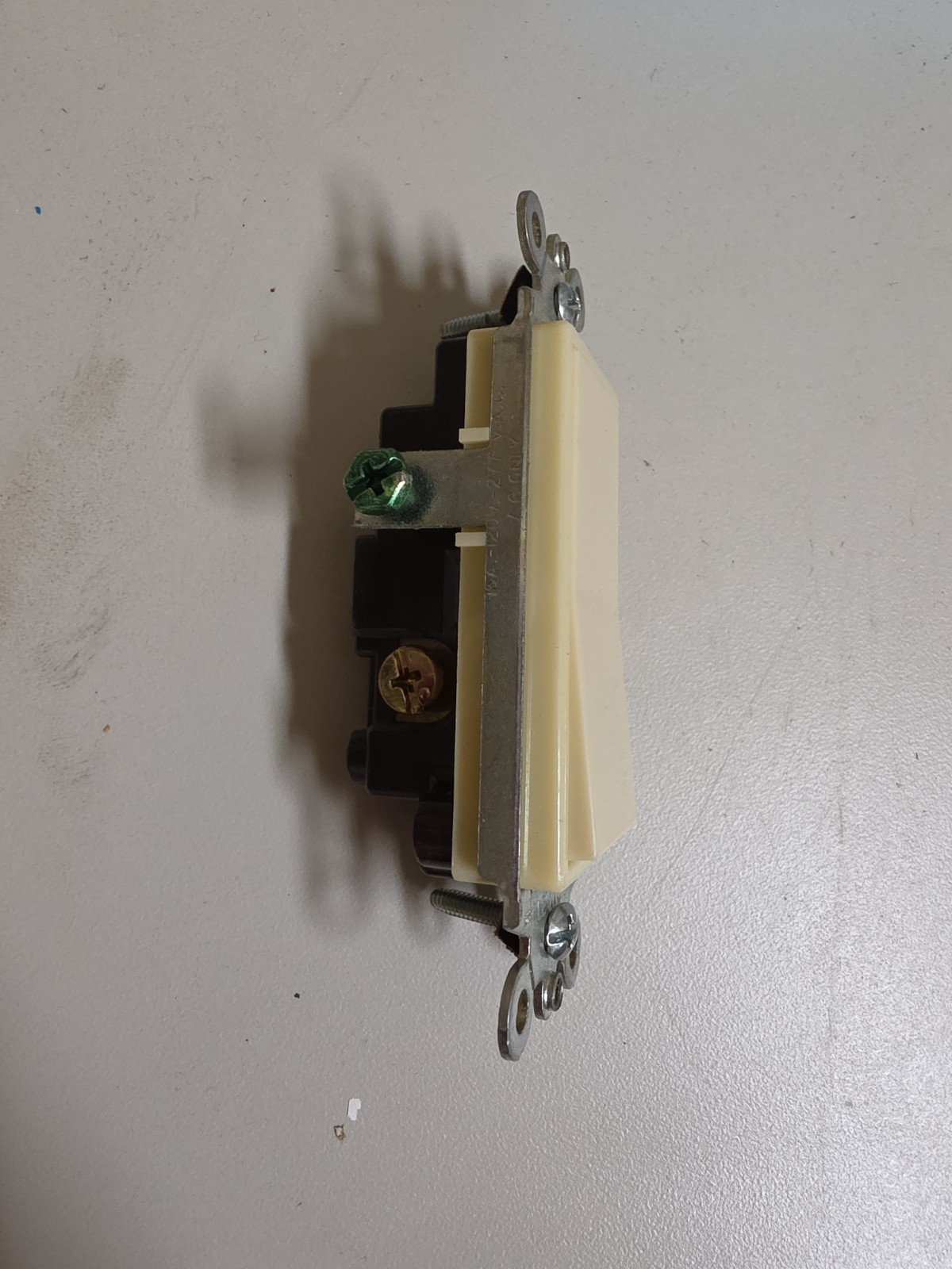 LEVITON 5603-2I DECORA AC QUIET ROCKER SWITCH, 3-WAY, 15A, 120/277V, IVORY