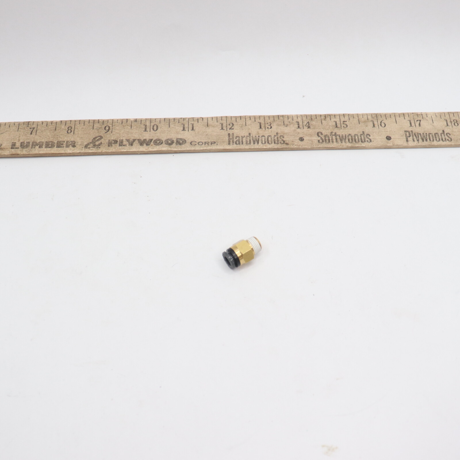 Push-Lock Male Bushing Connector Brass 1/4″ Push X 7/16 Thread