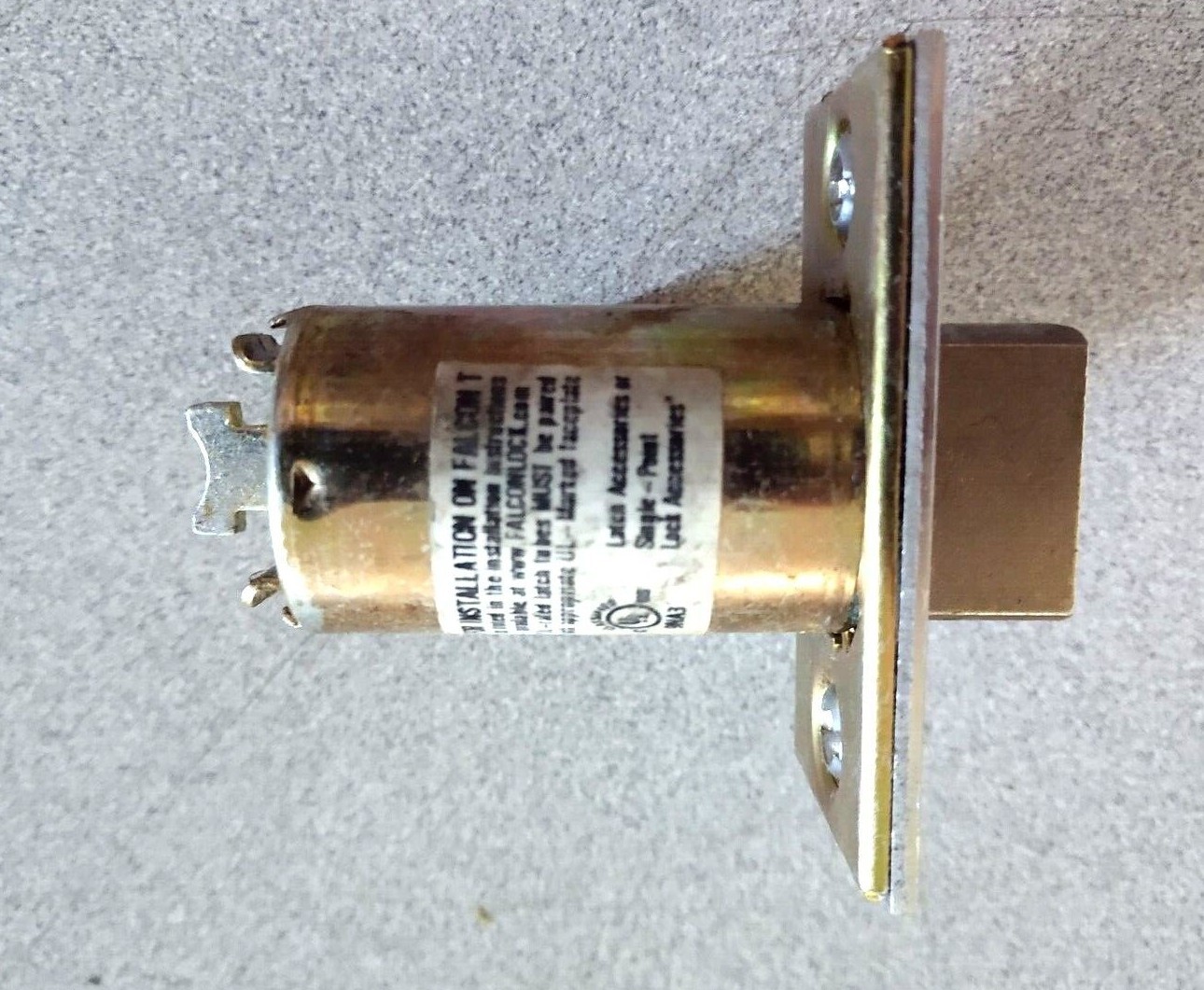 FALCON UL SPRING LATCH 2 3/4″ BACKSET (SEE PICTURES. LOOK CAREFULLY US26D