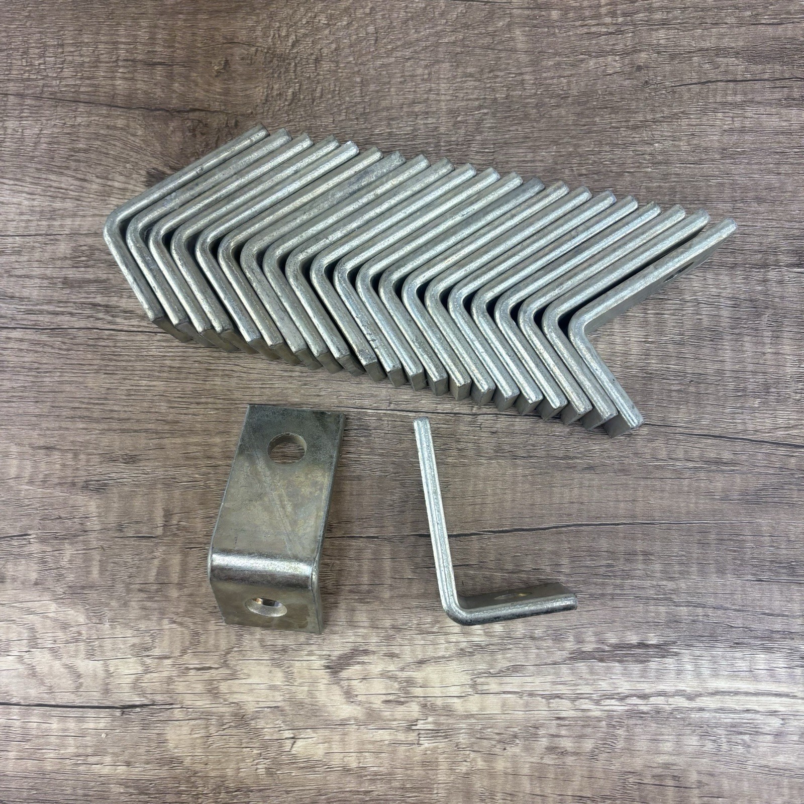 Lot of 23 UNISTRUT P1281 90 Angle Bracket Brand New No Box