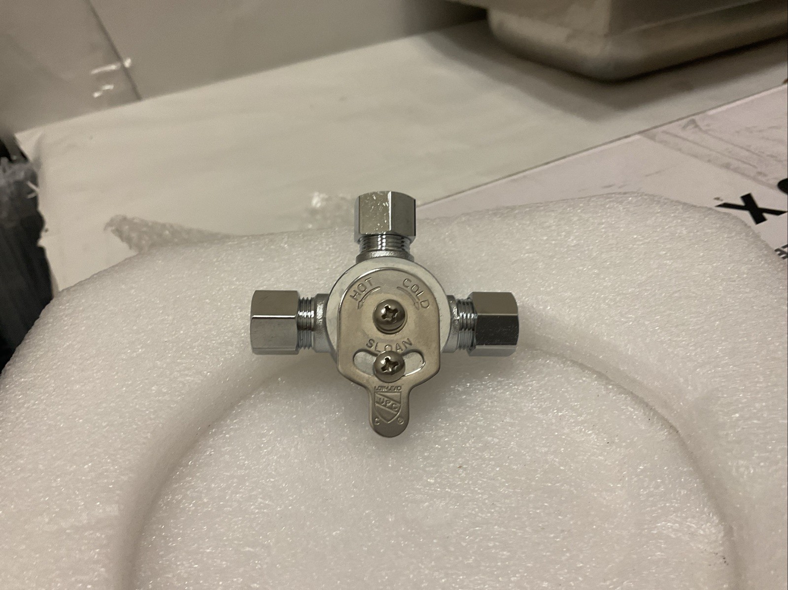 SLOAN BRASS MIXING VALVE 3/8”x3/8”x3/8”