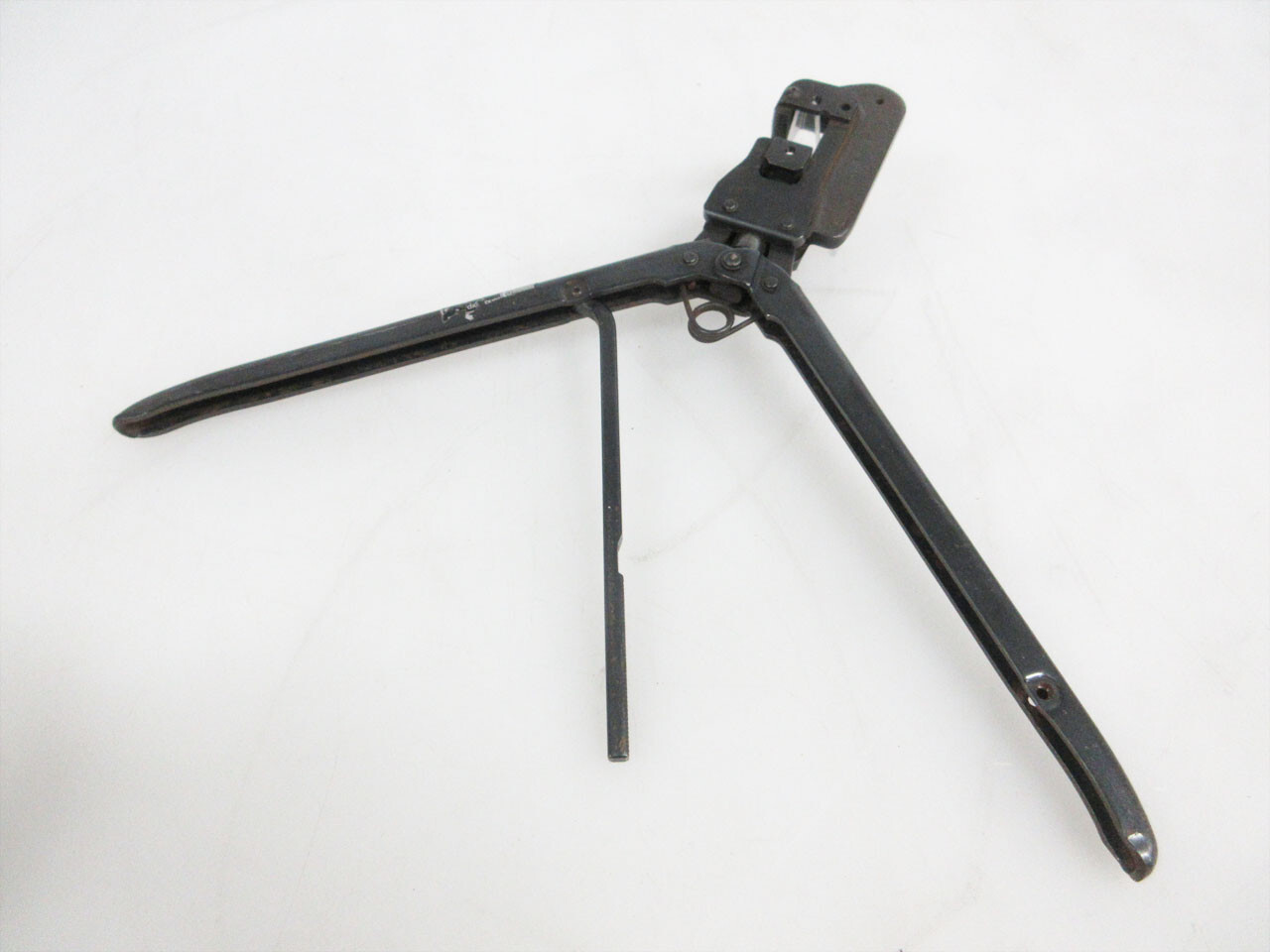 AMP 69710-1 -E HAND CRIMP TOOL C-HEAD FRAME NO DIE INSTALLED ~ TYCO
