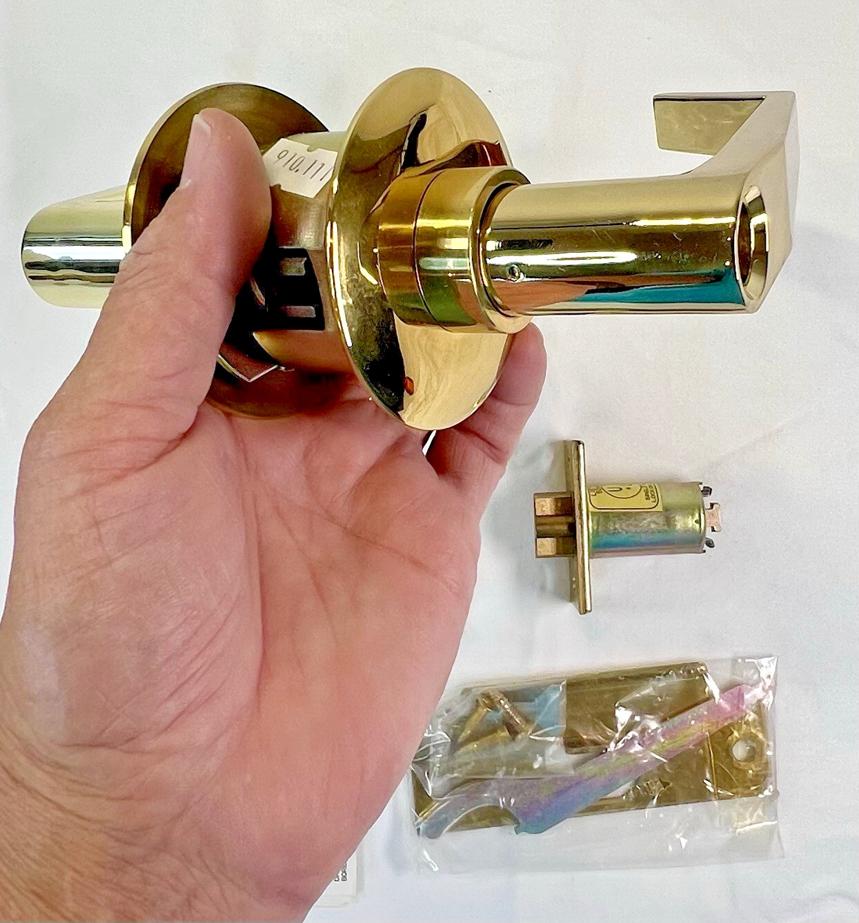 AMERICAN EAGLE LOCK Storeroom Lock Grade 1 Bright Brass SC1 2-3/4BS 8500L-F