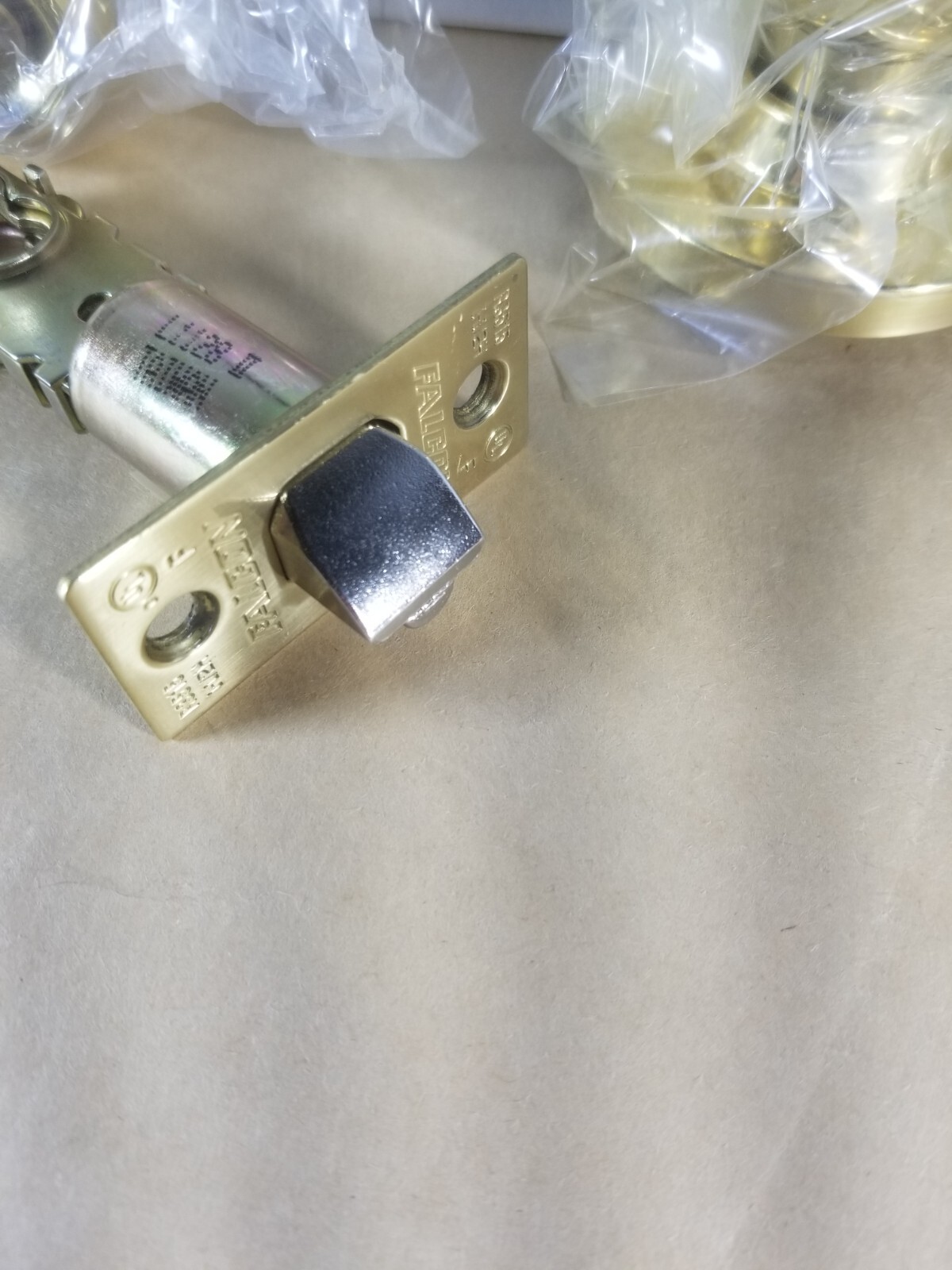 Falcon Entrance/Office Lock Y521P6 Hana 605 Bright Brass With Keys