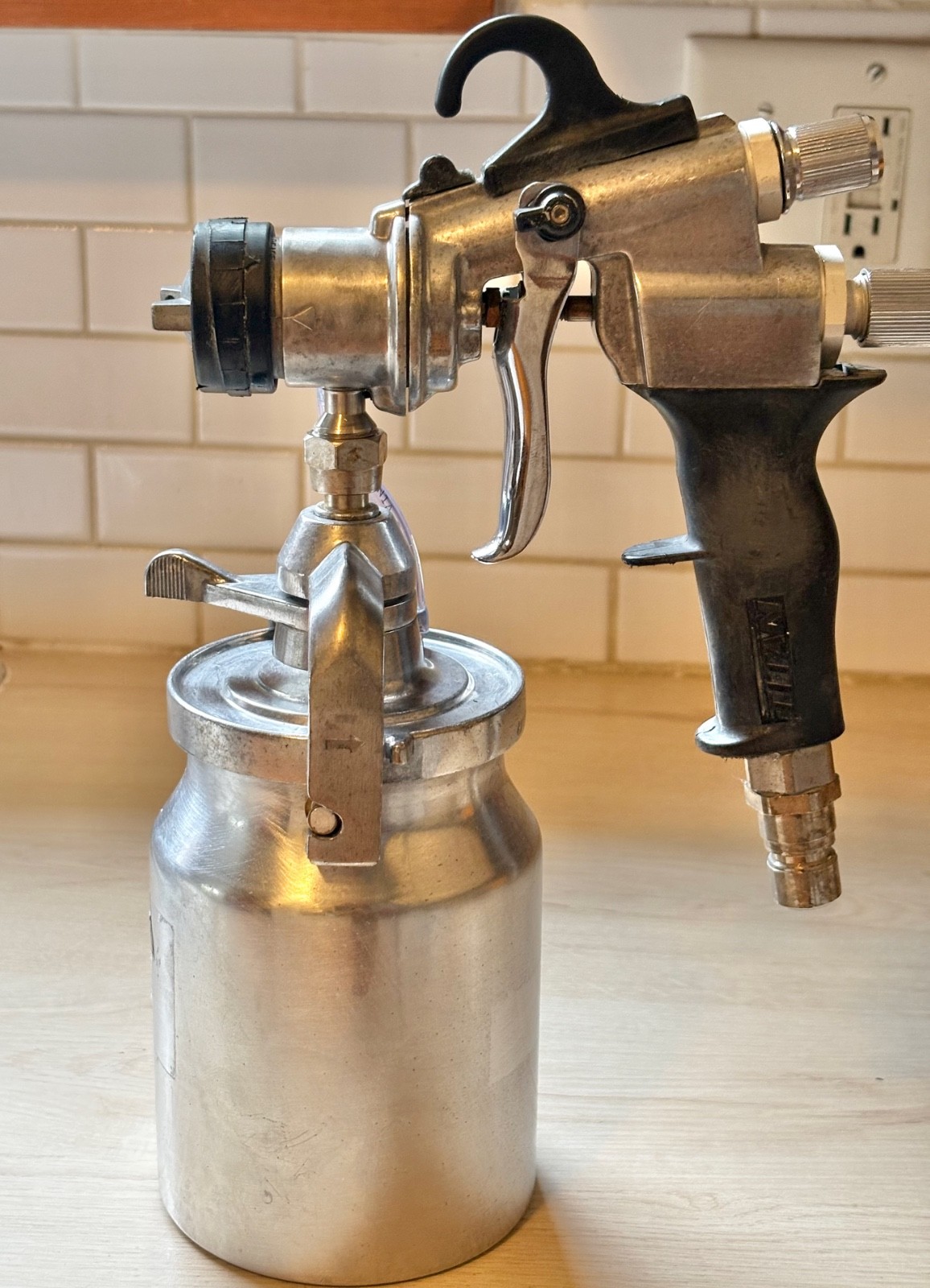 USED Titan Capspray Maxum Elite HVLP Spray Gun With #3 Needle Set