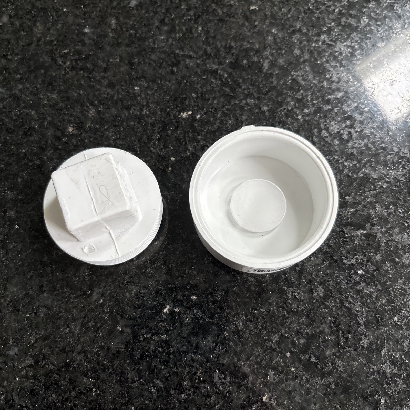 Nibco Drain Waste Vent Cap Fitting PVC DWV White 1-1/2″ 4817 + 1-1/2 in Plug