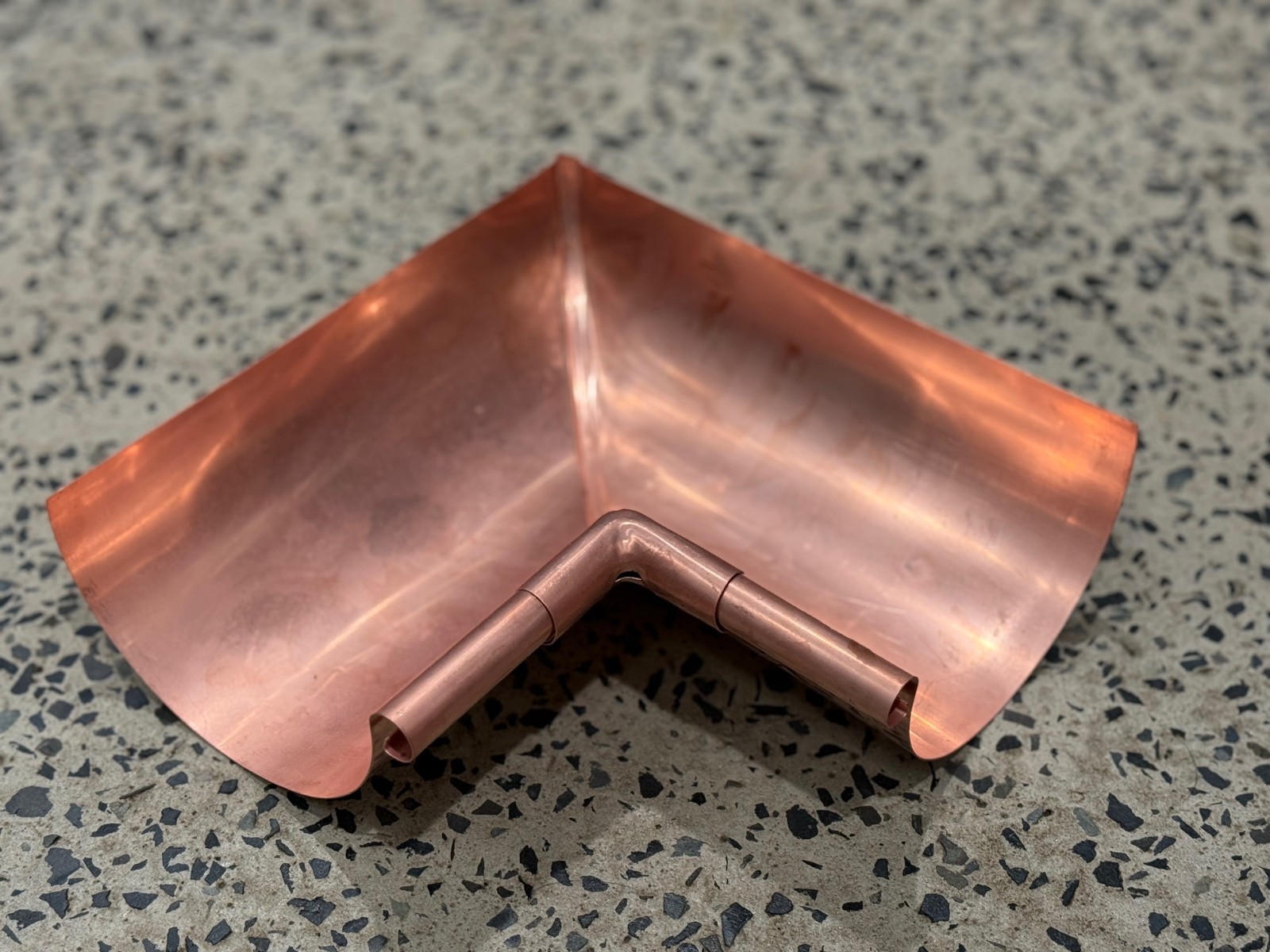 SOLID COPPER GUTTERS Half-Round 90-degree box miter – 5″ – MADE IN USA