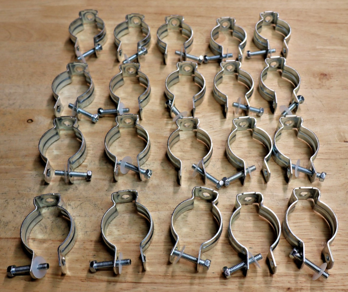 Lot of 20 Nvent Caddy One Piece Pipe Clip Loop Steel CD3 (1 1/4 R-1 1/2 E)