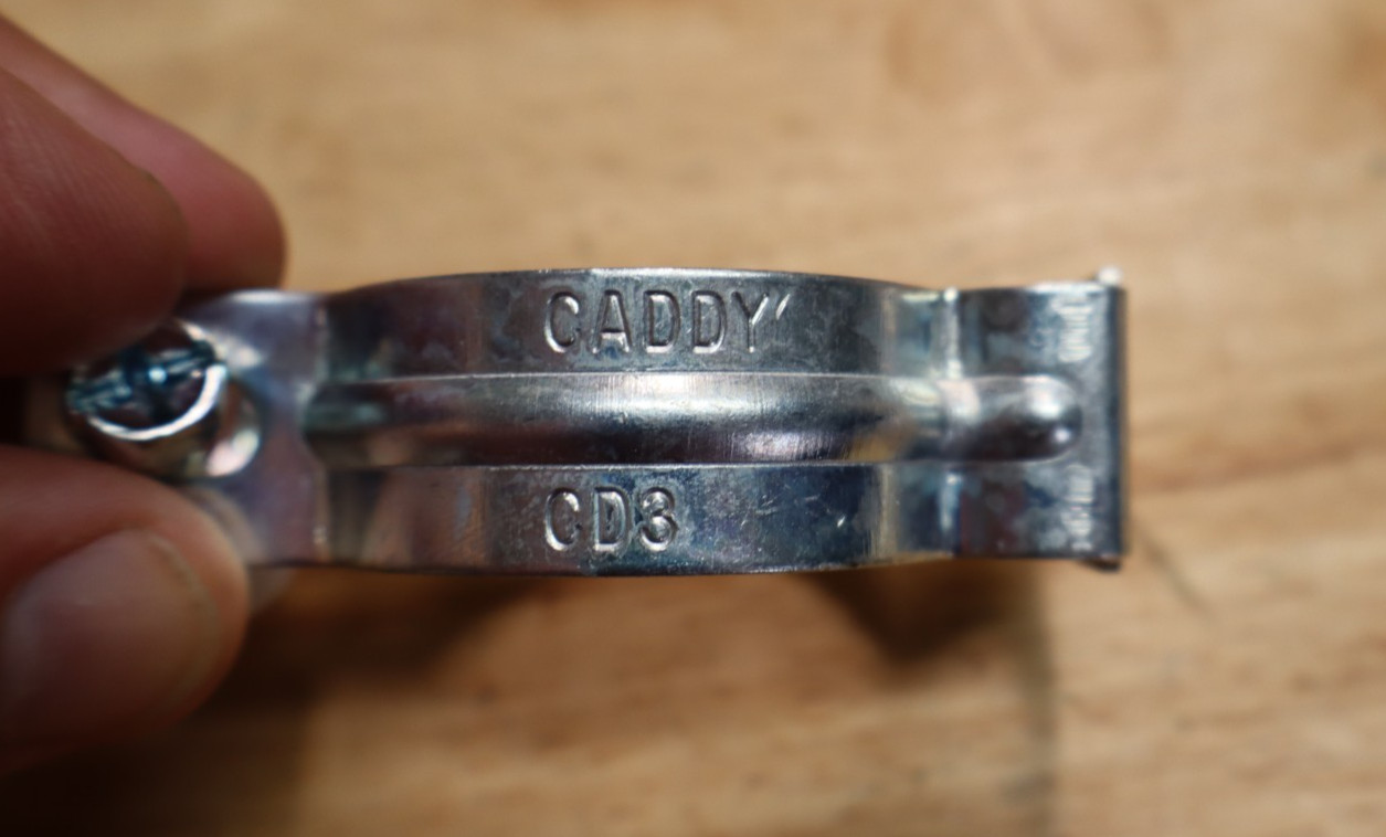Lot of 20 Nvent Caddy One Piece Pipe Clip Loop Steel CD3 (1 1/4 R-1 1/2 E)