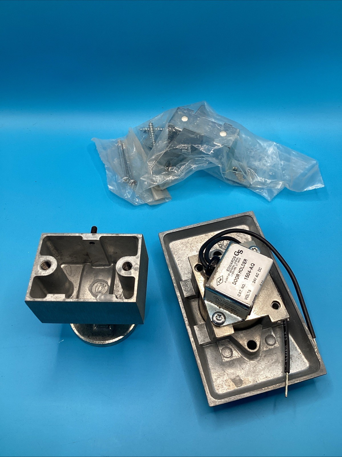 EDWARDS 1504-AQ ELECTROMAGNETIC SINGLE DOOR FLUSH MOUNT New Open Box