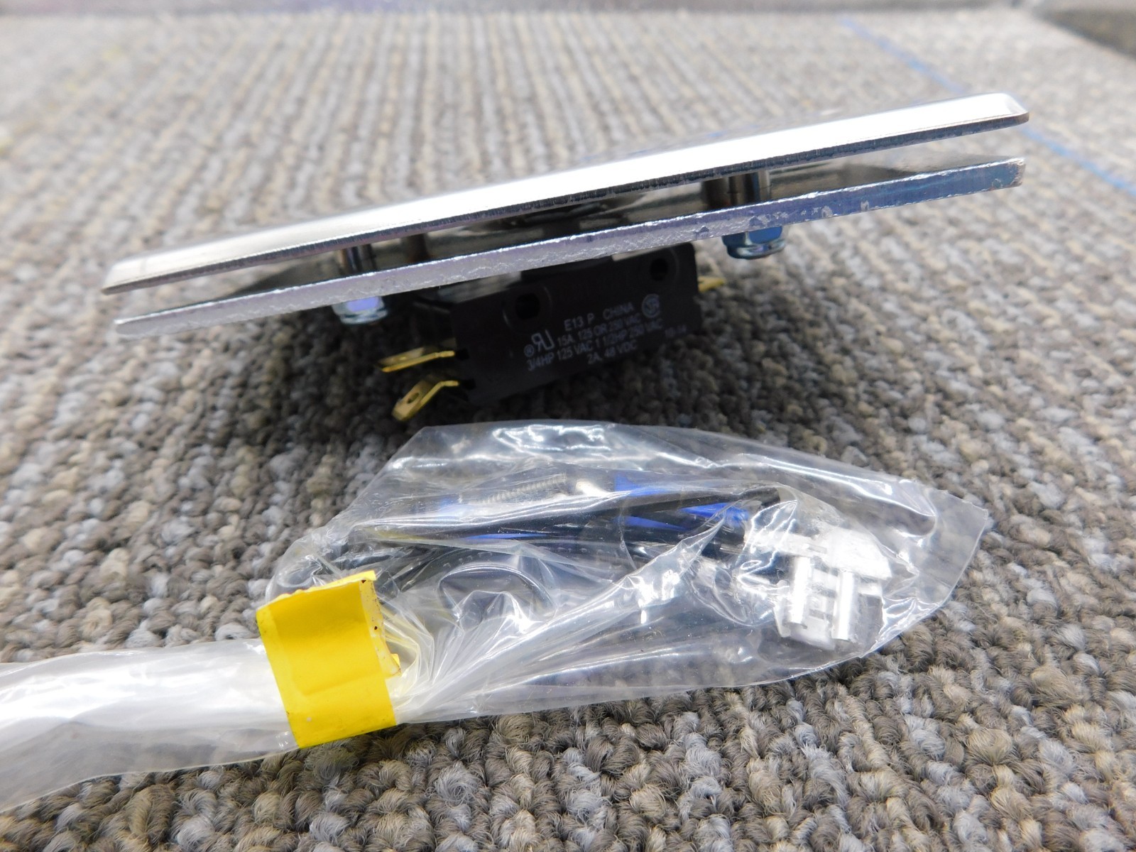 NEW S-SG-5-US32D SFA-5 32D PUSH TO OPEN SWITCH
