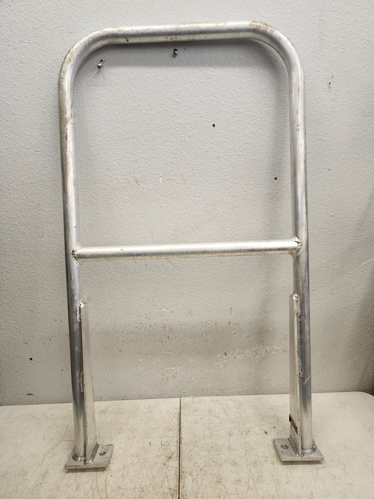 (2) Cotterman Aluminum Bolt-On Railings 42″ H x 24″ L