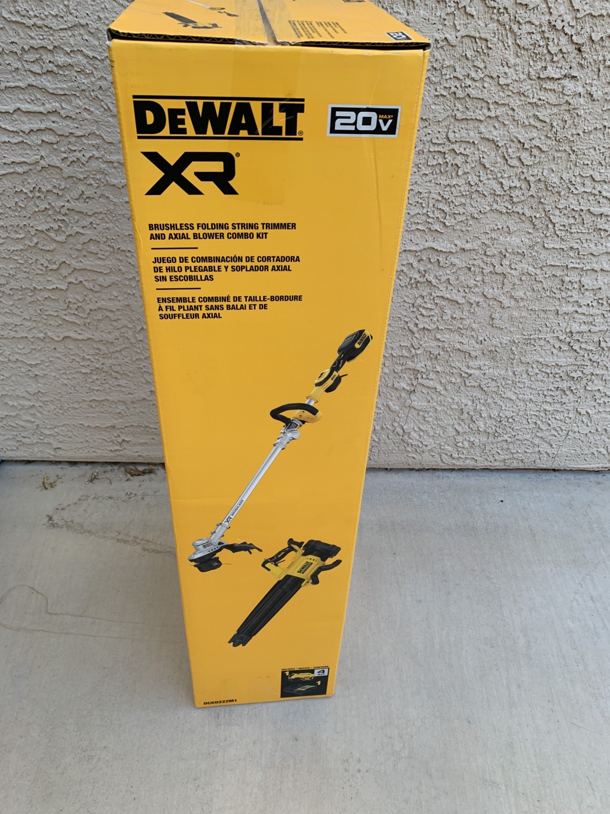 DCKO215P1DeWalt 20V Lithium-Ion Cordless String Trimmer and Blower Combo Kit wit