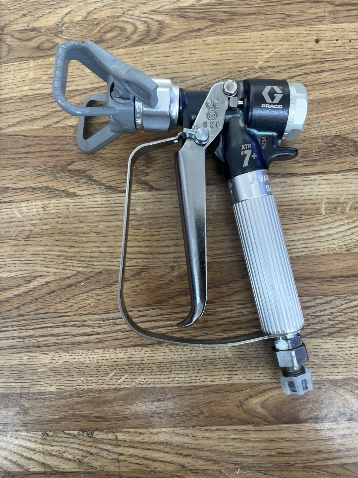 Graco XTR7+ 4-Finger Trigger 7250 psi Airless Spray Gun with XHD519 Tip #XTR724