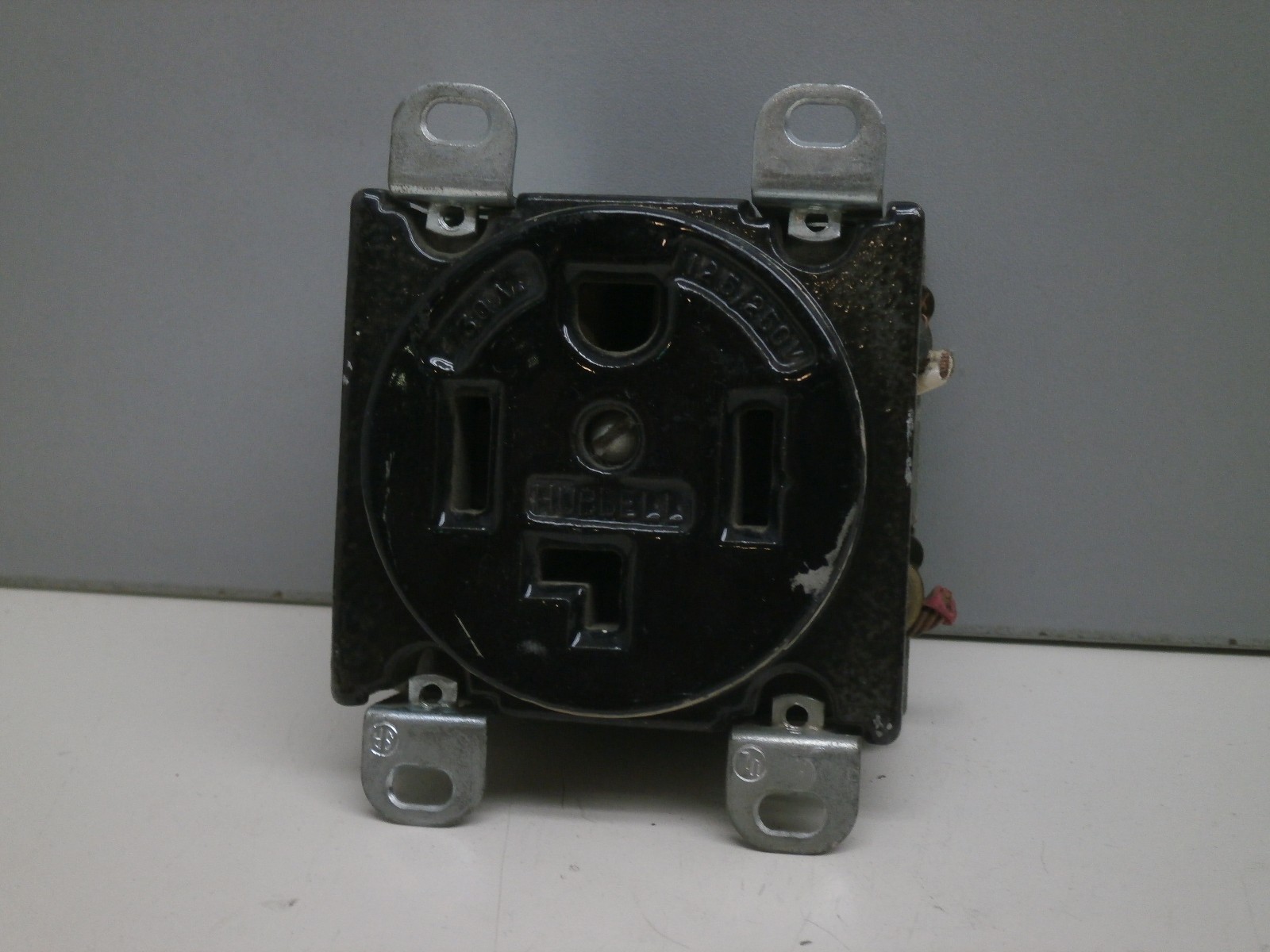 Hubbell 14-30R 30-Amp Flush Receptacle Power Outlet Black Porcelain 125/250V 30A
