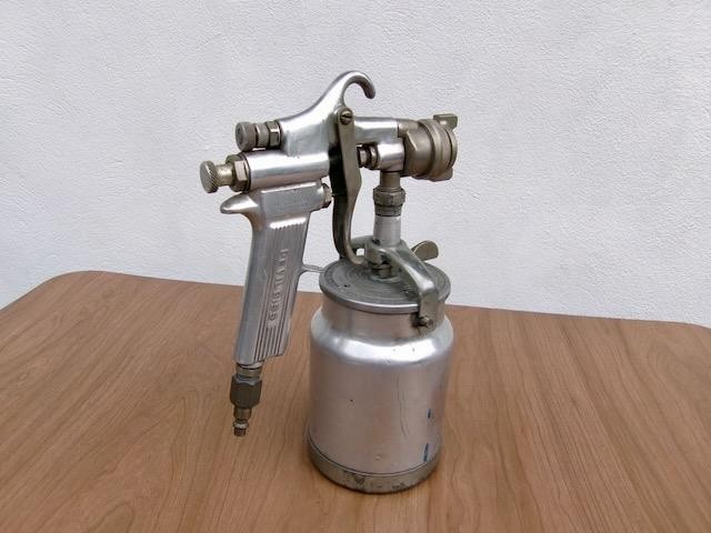 DEVILBISS TYPE MBC PAINT SPRAY GUN WITH CANISTER # 30 TIP FREE SHIPPING