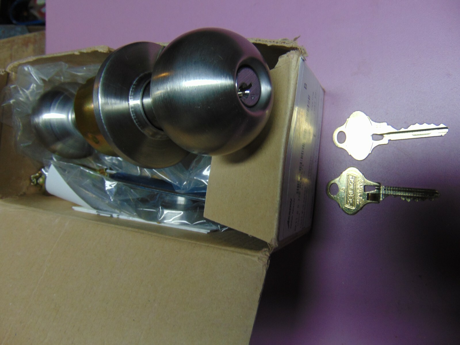 1- ENTRANCE KNOB 26 FINISH with 2 3/4 backset WITH 2 S123 KEYS BLANKS