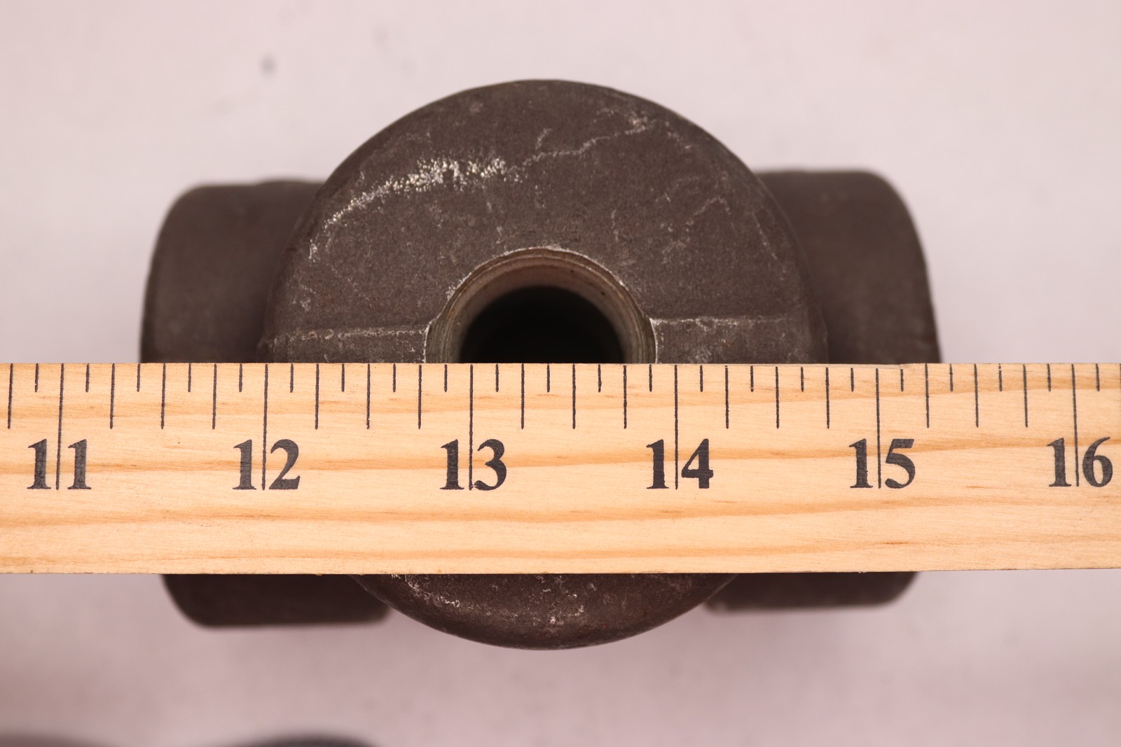 Tee Fitting Forged Steel 1-1/2″ x 3/4″ NPT B16 A/SA105