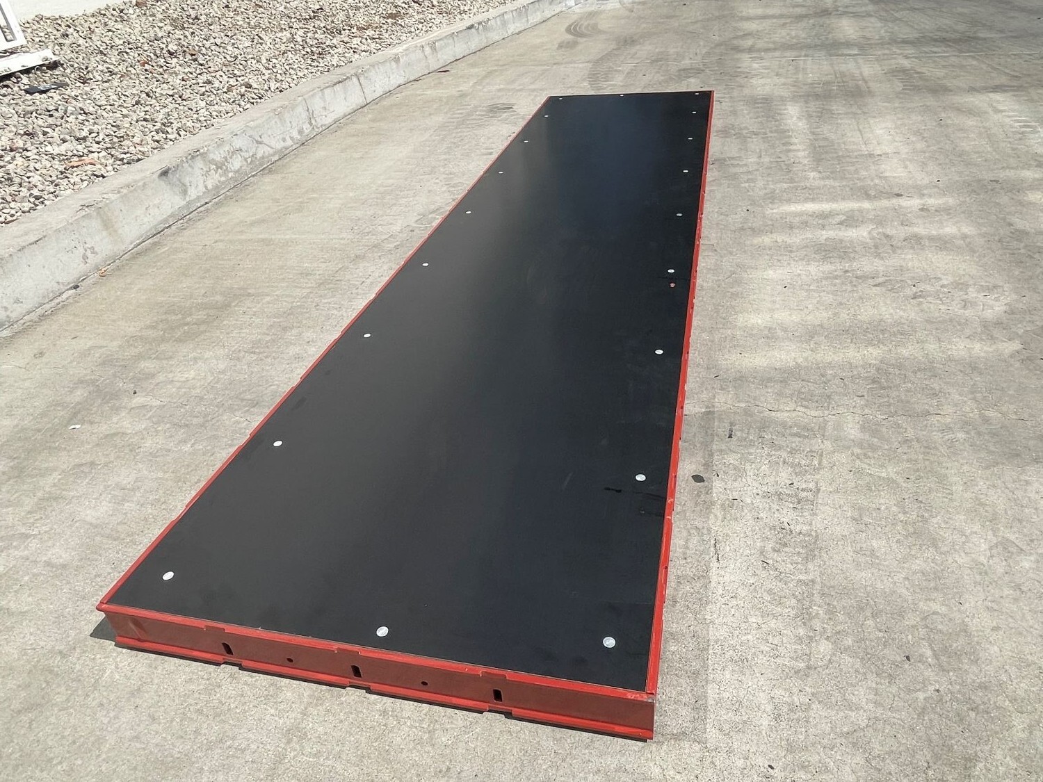 Sandbaggy (2 Qty) 24 inch x 8 ft Metal Concrete Form Panels – HDO Plywood