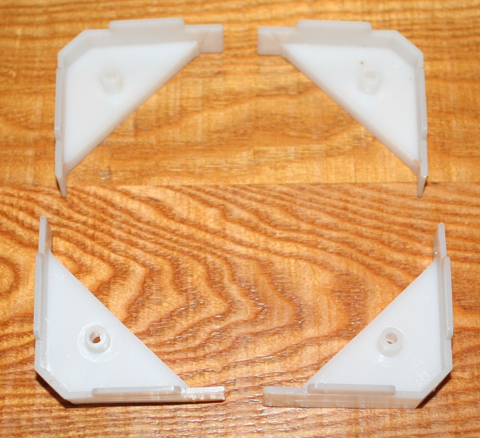 Tenn-Tex T-362 Corner Brace 2-1/2 x 2-1/2 x 3/4 in White Plastic. Four Pieces.