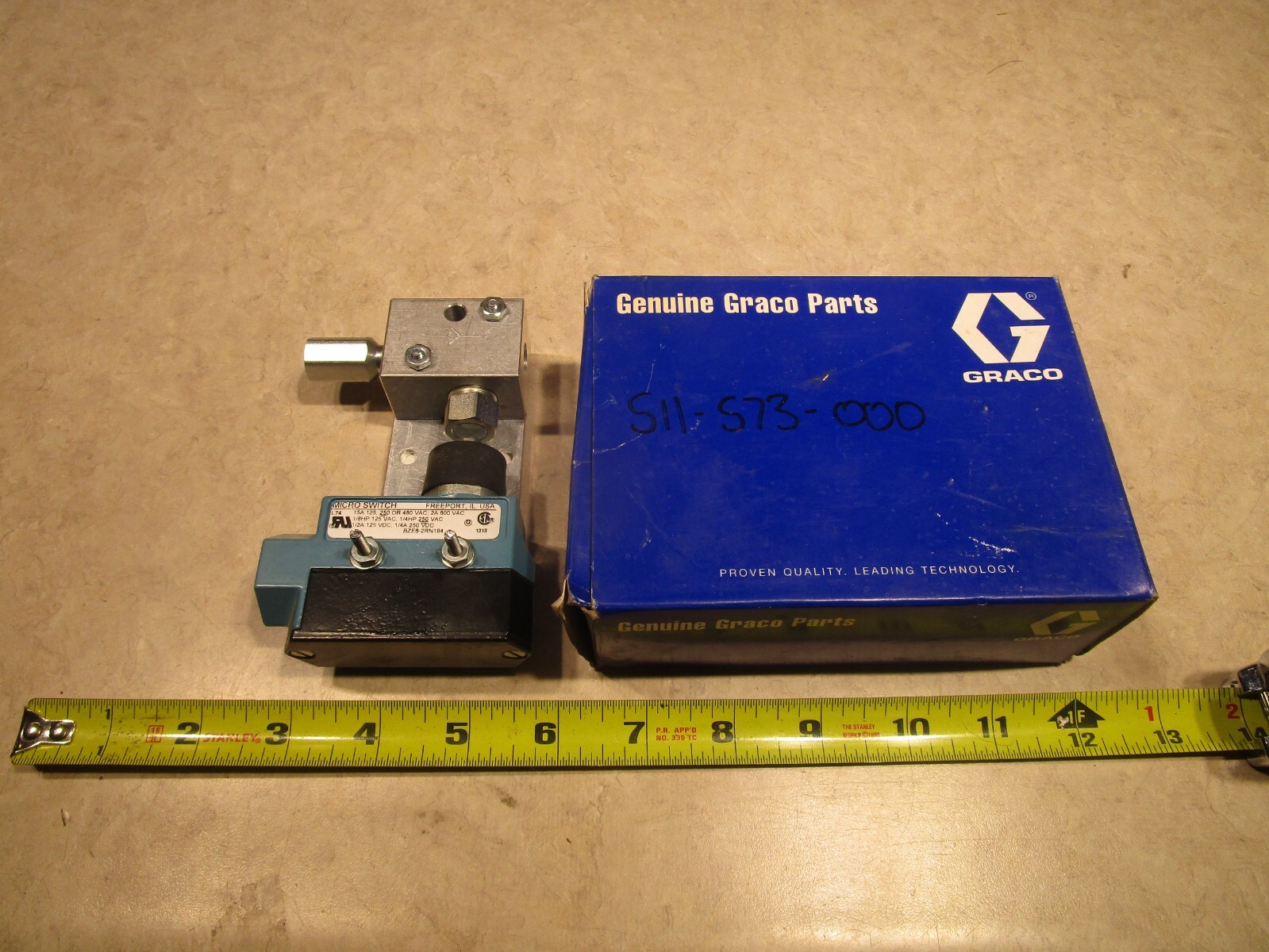 GRACO 564368 BLOWOUT FITTING w/ HONEYWELL BZE6-2RN194 MICROSWITCH, S0605