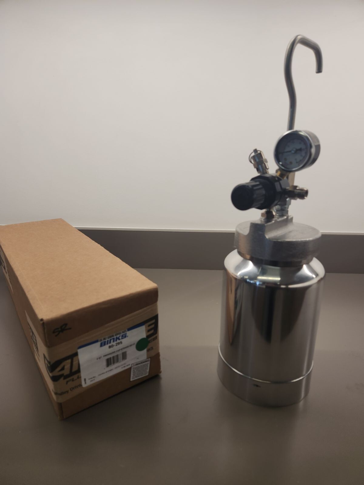 Binks 2QT Aluminum Pressure Cup 80-295