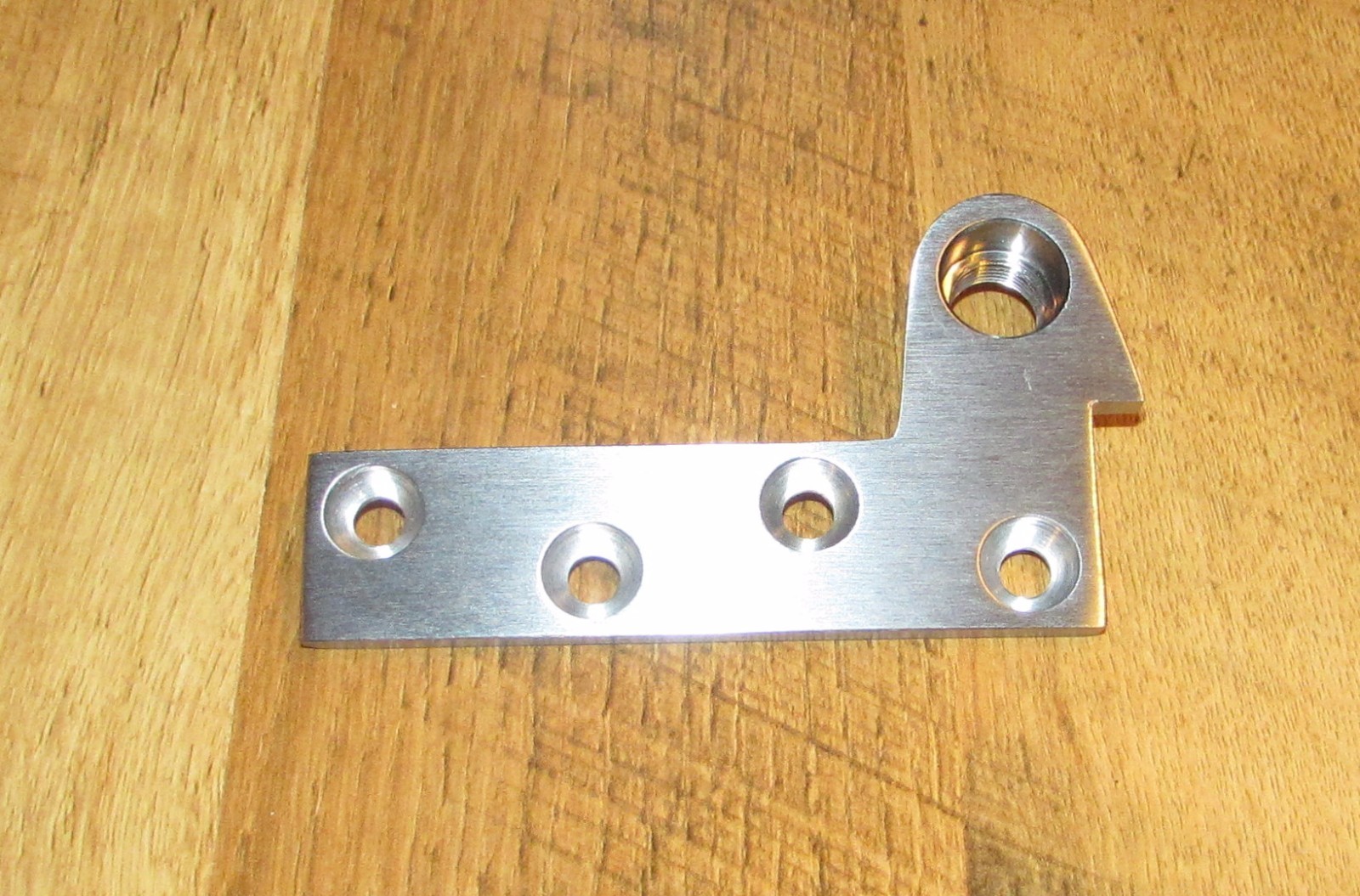 Lower Half of 3/4″ Offset Top Pivot Rixon 180 — Satin Nickel