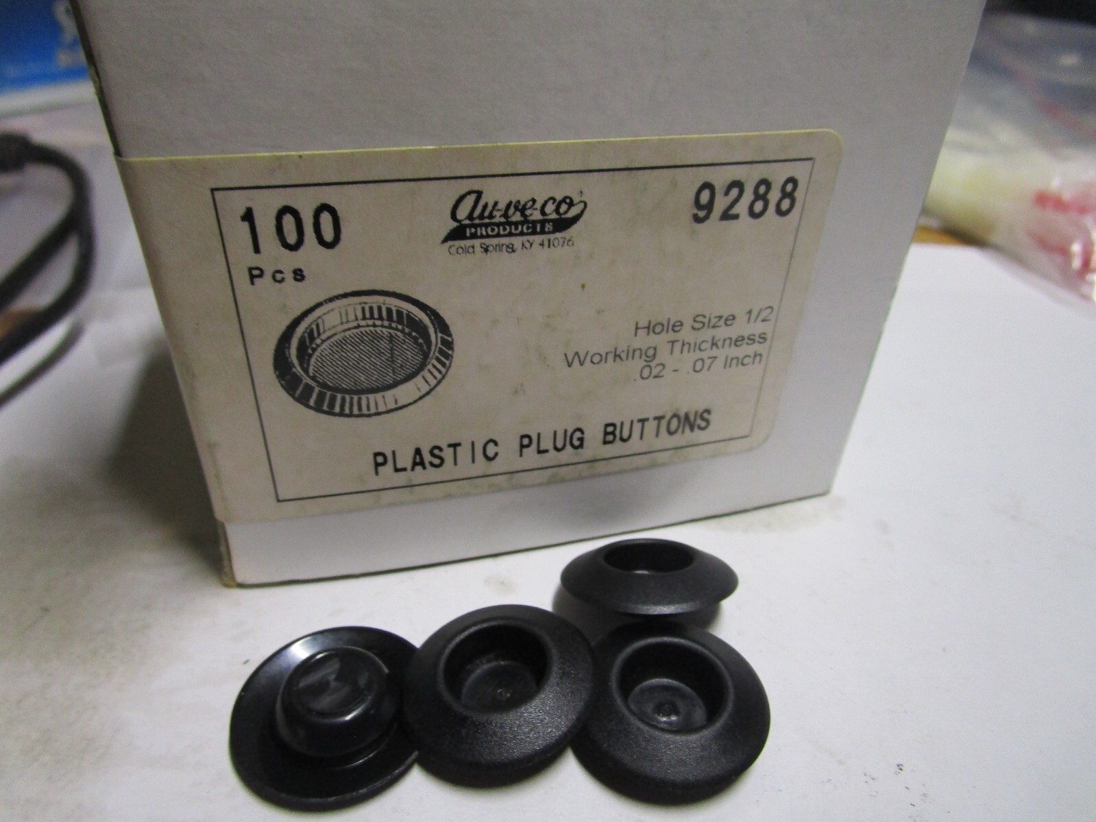 AUVECO 9288 PLASTIC PLUG BUTTON W/DEP CTR 1/2 HOLE QTY 100