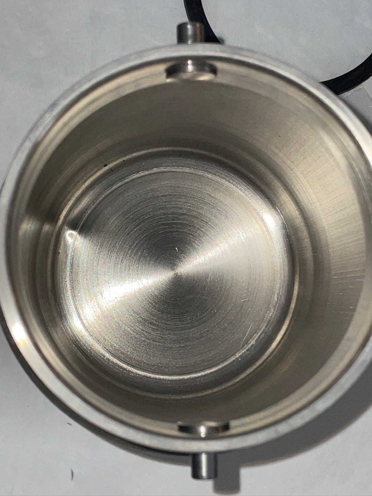 BINKS STAINLESS 1 QT PRESSURE ASSISTED CUP W/REGULATOR 80-511
