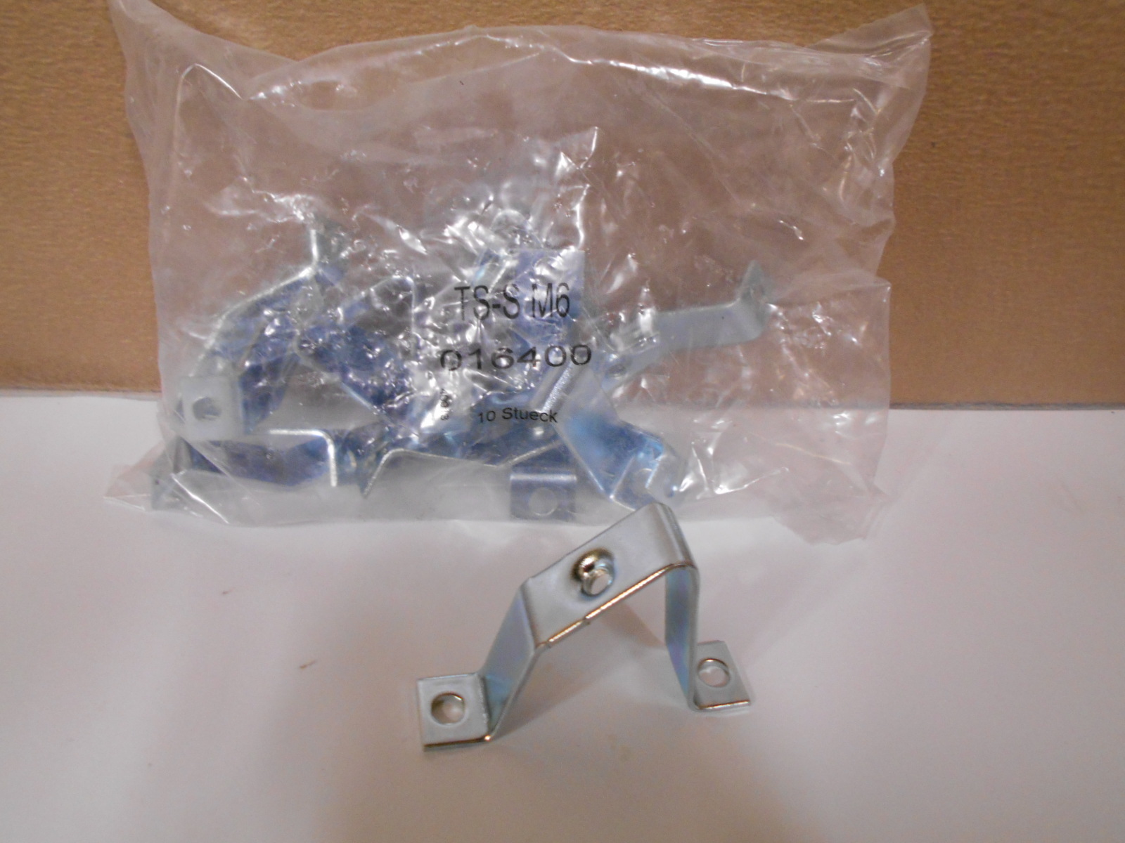 Bag Of 10 Electrical Angled Mount Bracket TS-S M6 016400 For use with DIN Rail