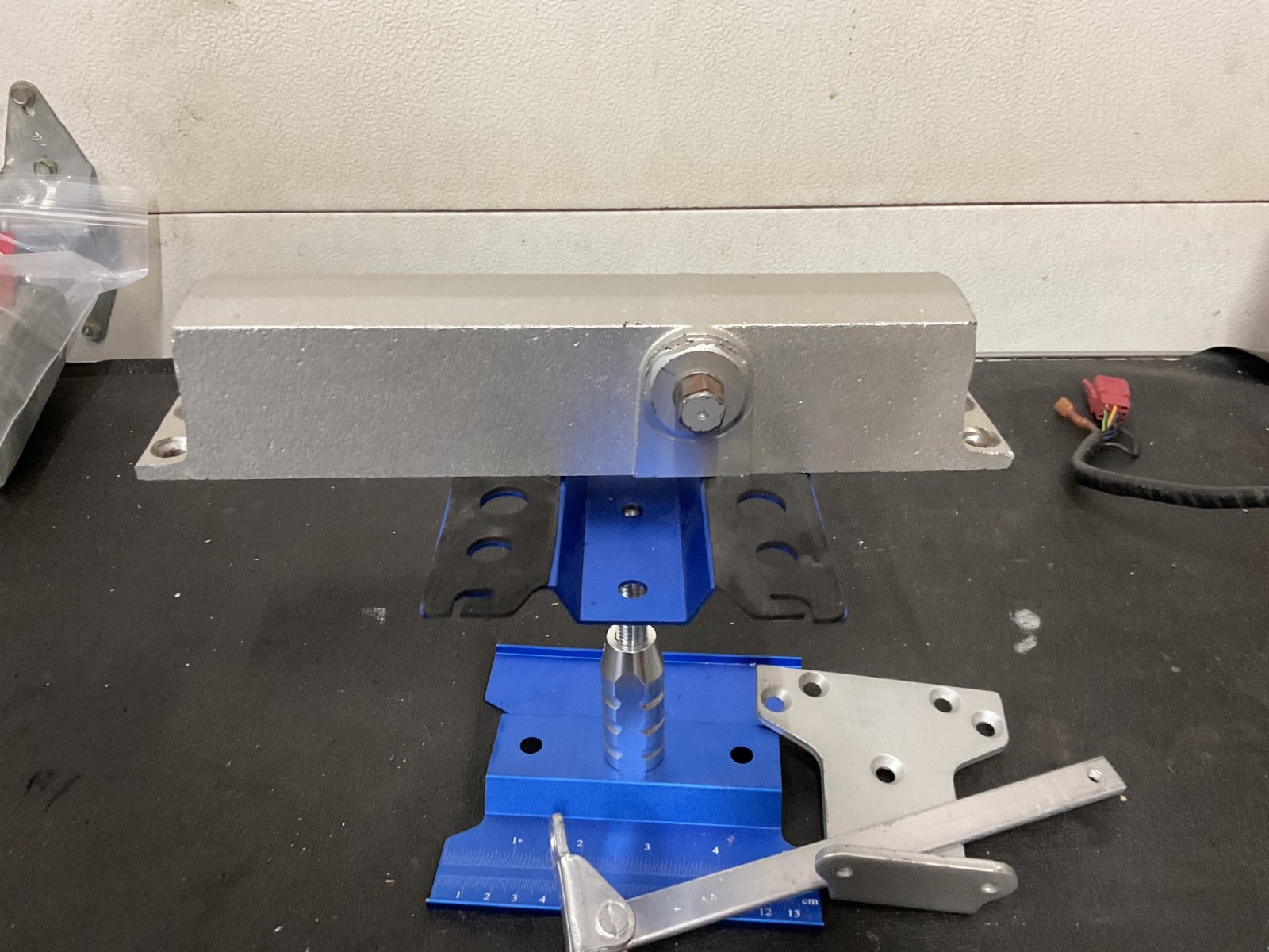 LCN 4040 Door closer No Hardware Closer only
