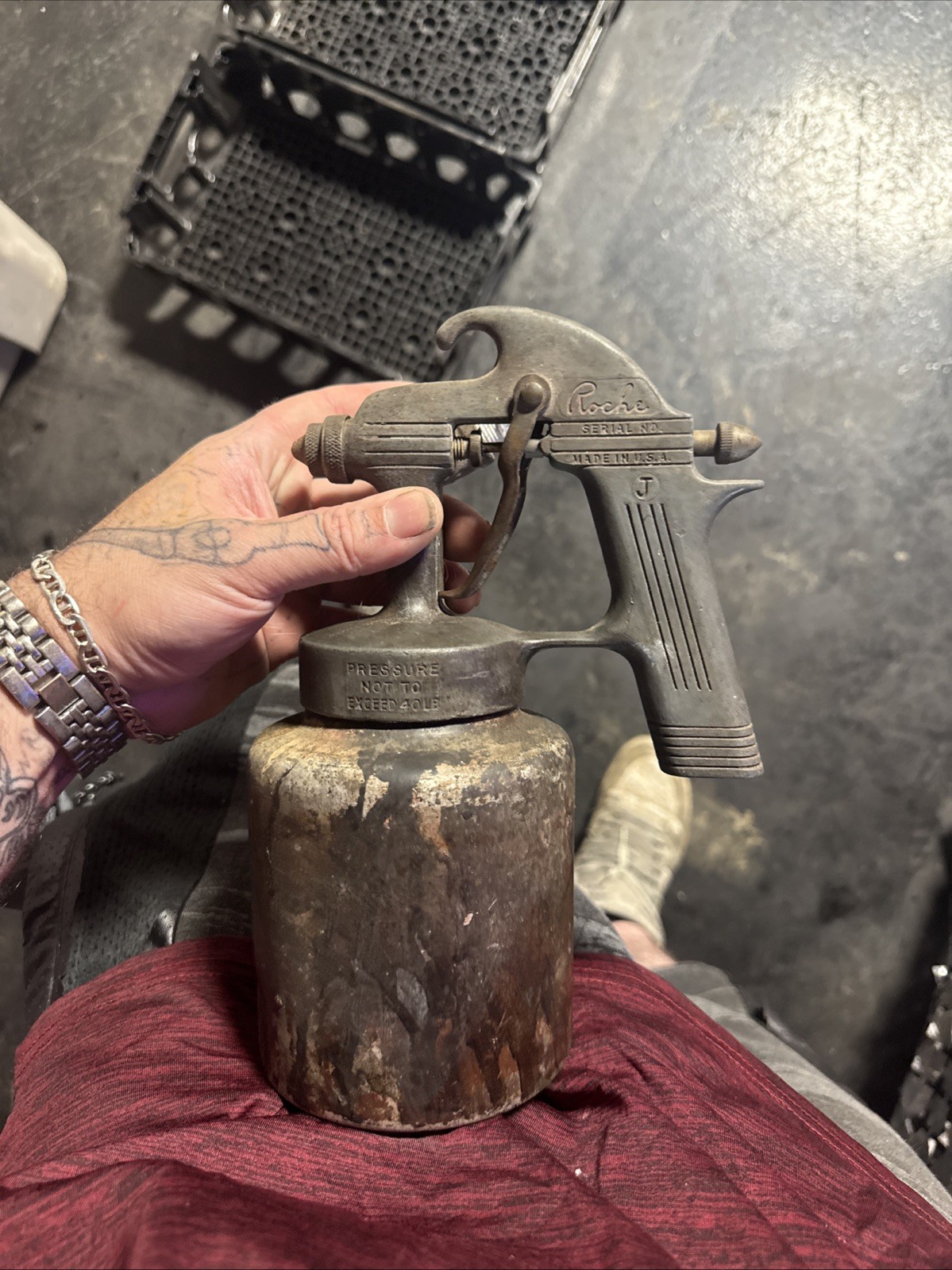 Vintage Binks Roche spray gun with pressure canister -No. 59 – untested