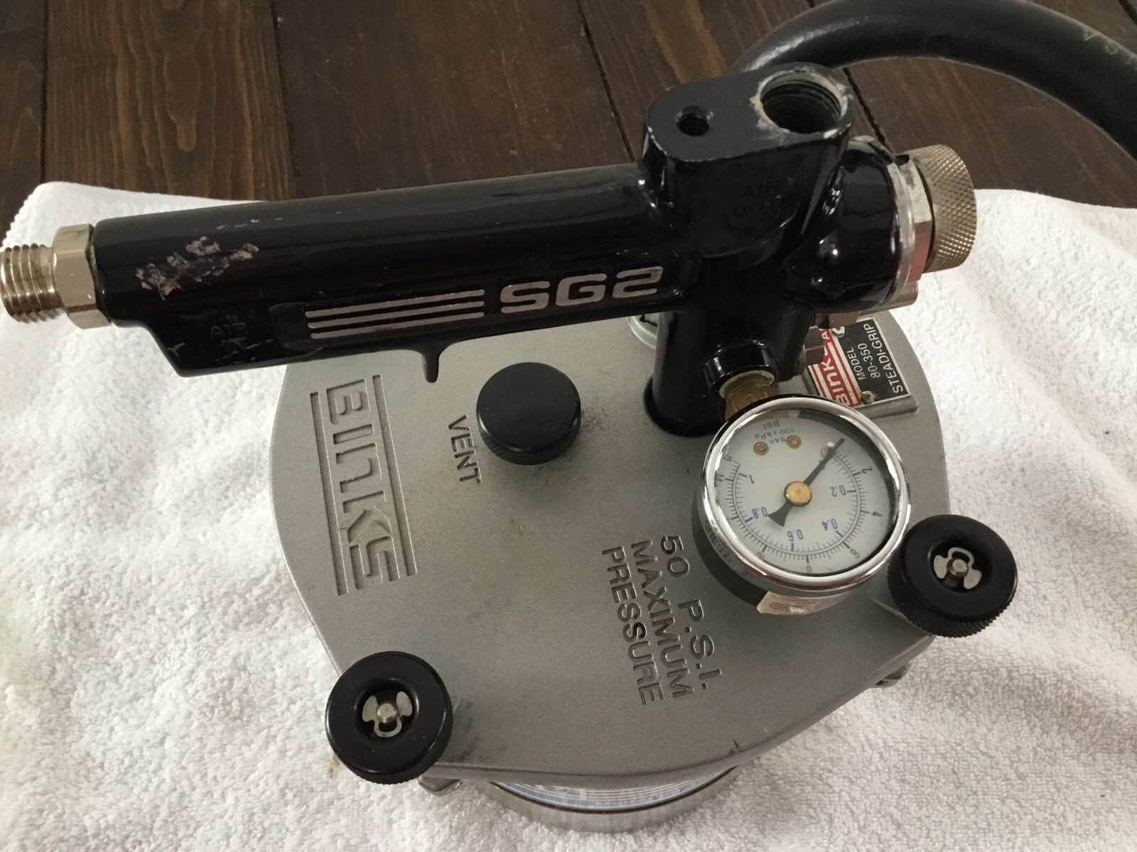 DeViliss PLUS (j-04) HVLP spray gun w/ SG2 BINKS Model 80-350 pressure pot NICE