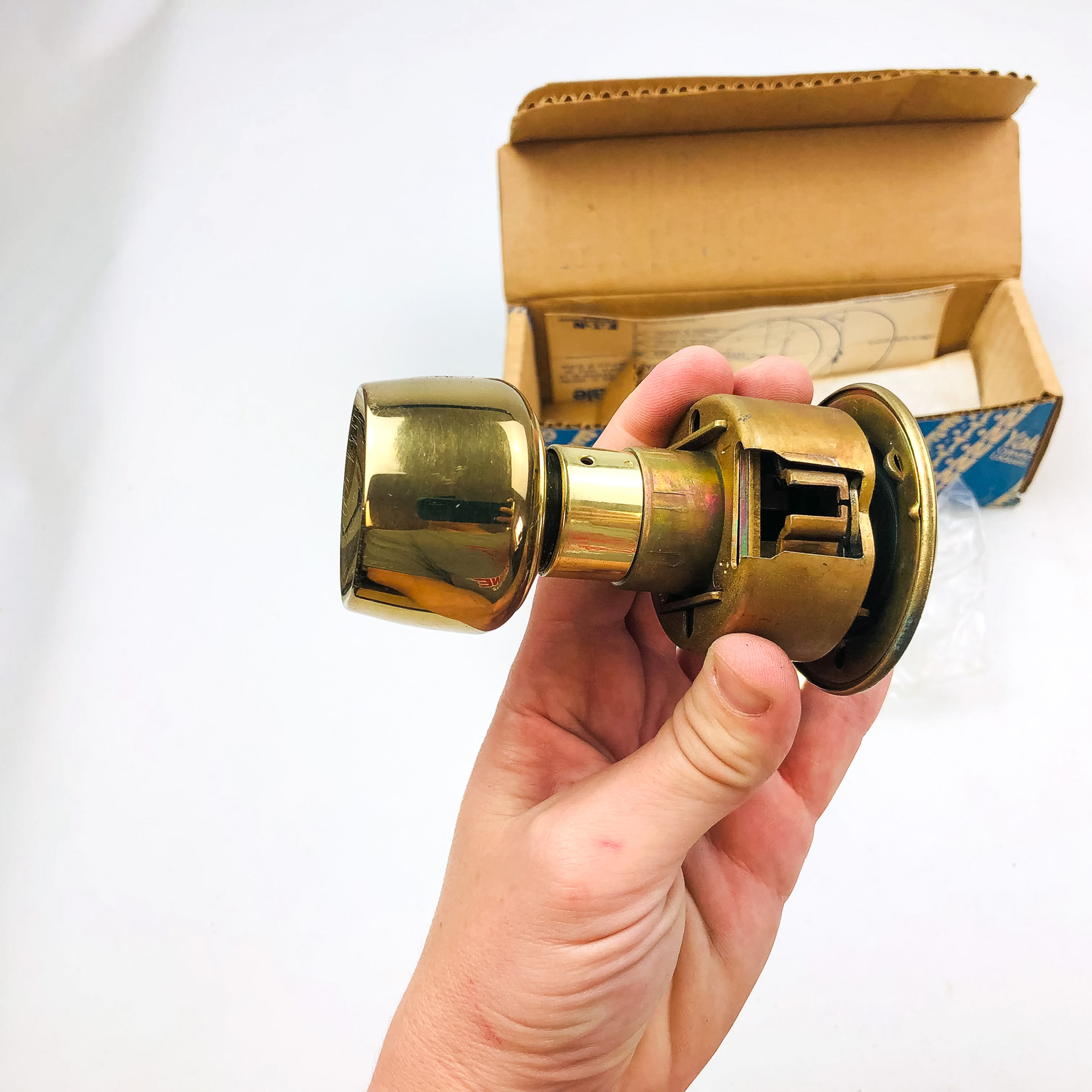 Yale Communicating Passage Door Knob 5328 Brandywine US03 Bright Brass No Strike