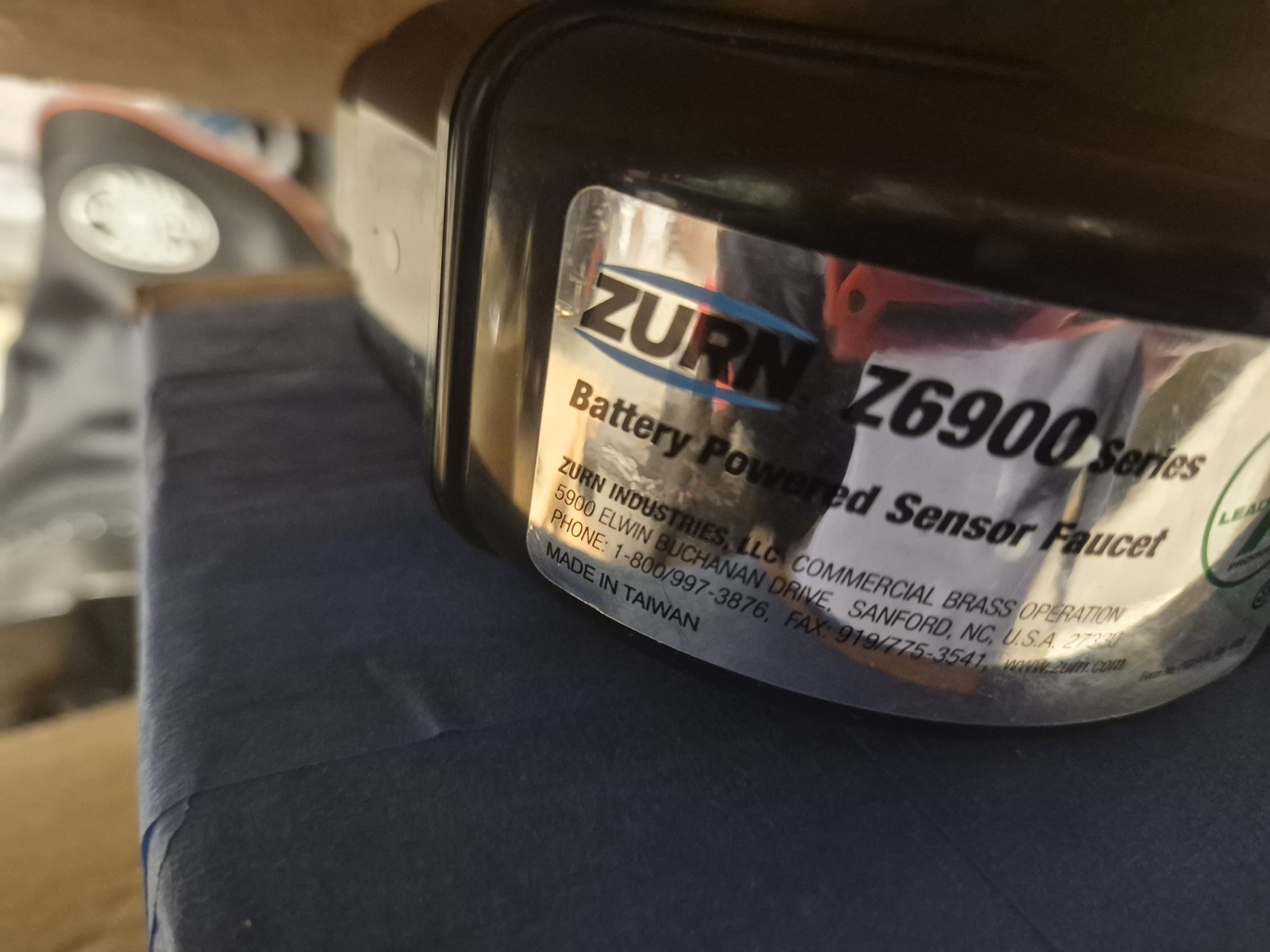 Zurn, 6900, Battery Powered Sensor Faucet