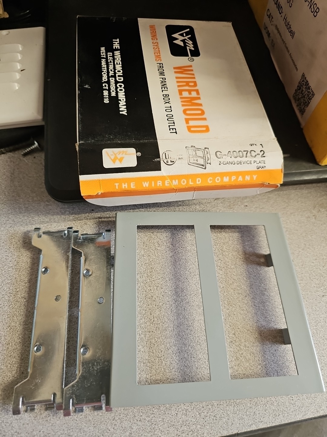 Wiremold G4007C-2 Two-Gang 2-Gang Device Plate – Gray