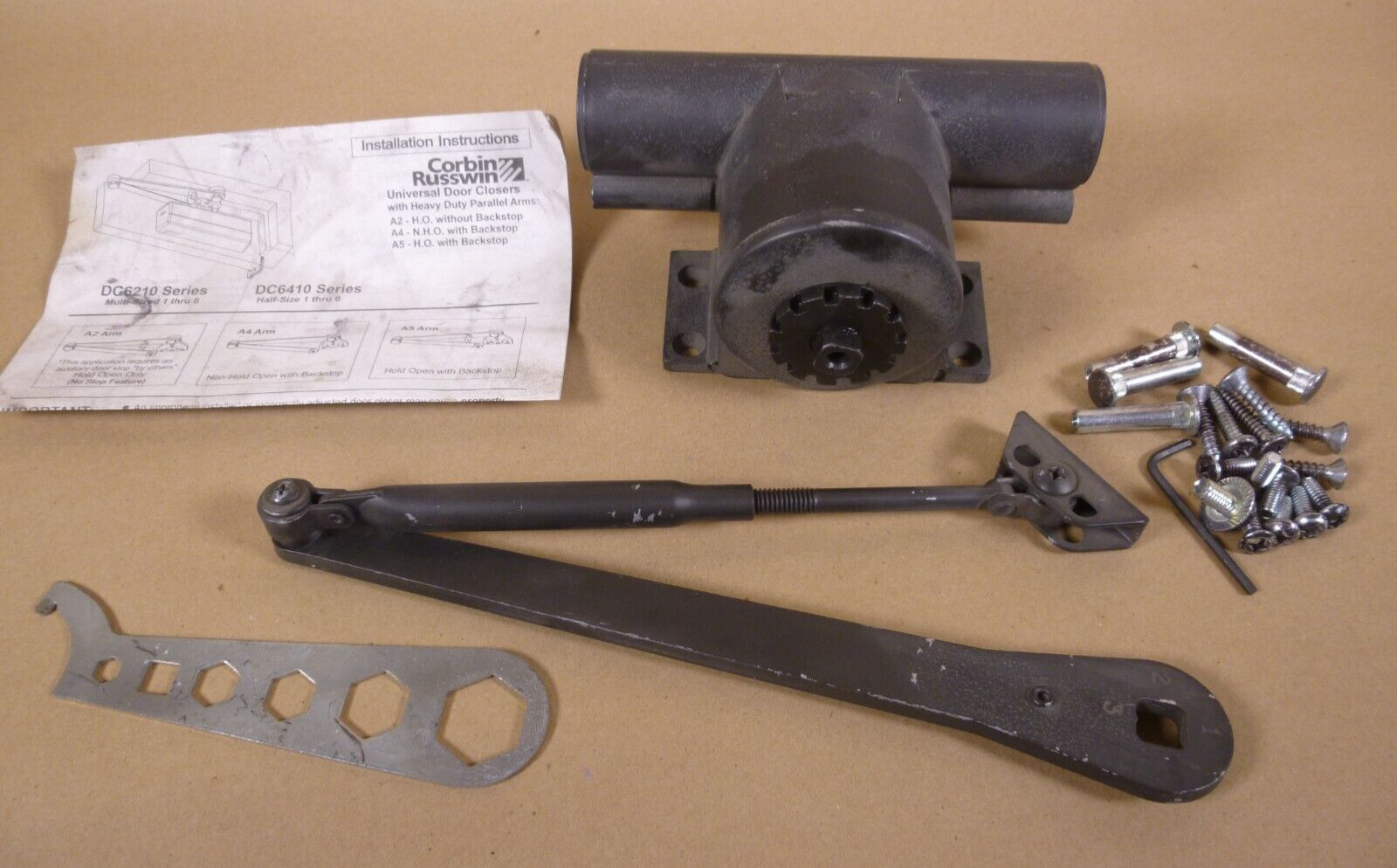 YALE 1902/4 REGULAR-ARM RH DOOR CLOSER 690 FINISH 19024