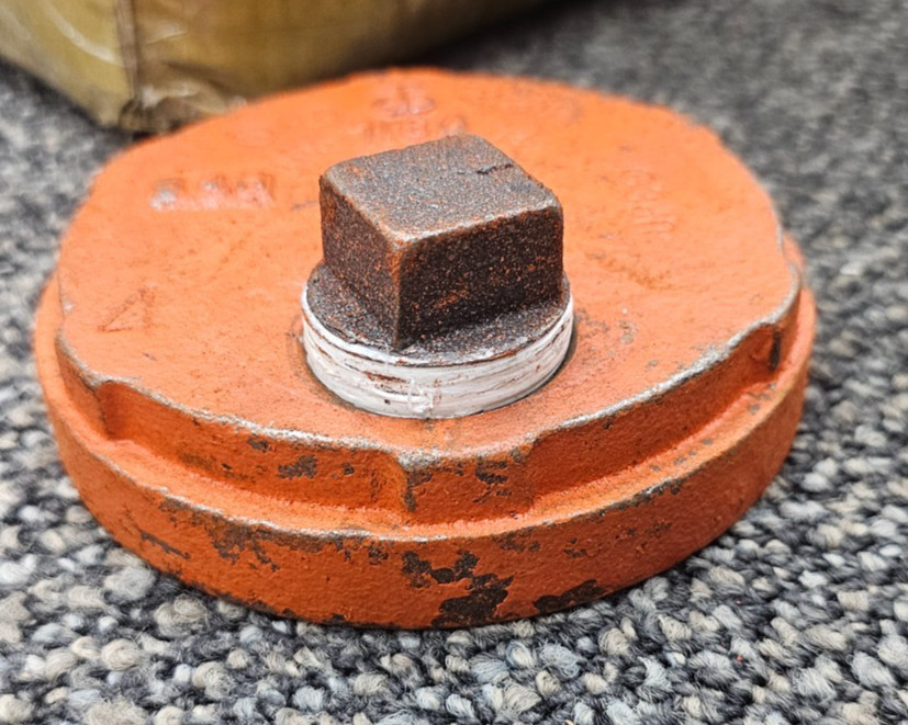 SHURJOINT 7160P: 4″ x 1″ End Cap With Plug, Orange, NPT, Painted Ductile Iron