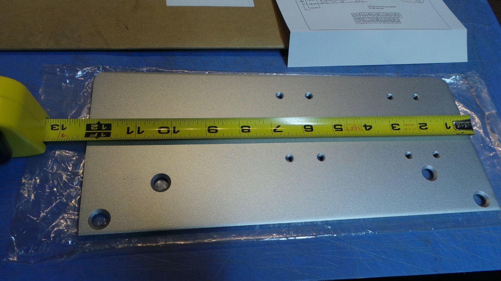 1 – LSDA 100841 Drop Plate DC6816 Parallel Arm, Aluminum Color. NEW in package