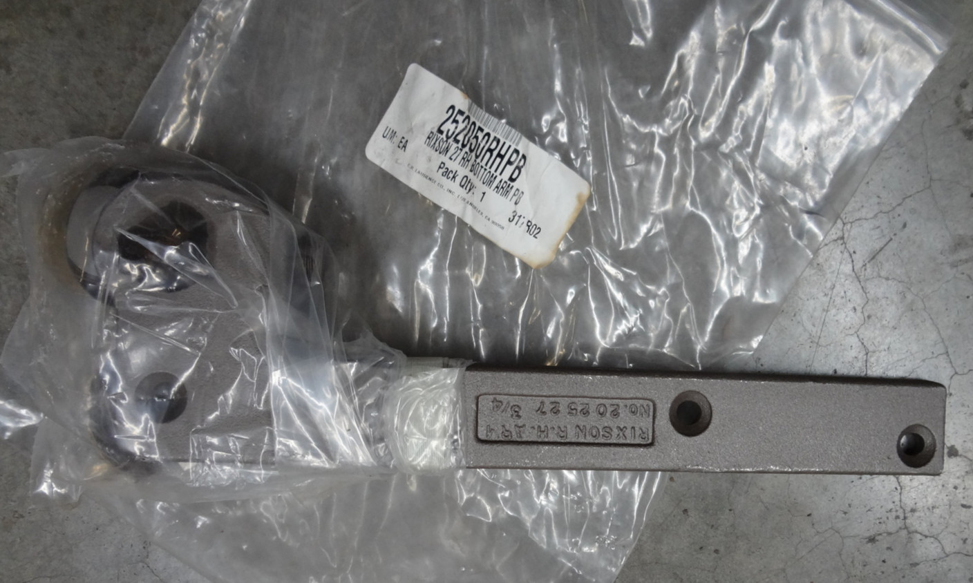 RIXSON 27 Right Hand Door Bottom Closer Arm 3/4″ Offset 20 25 27 252050RHPB