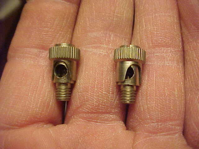 2 NOS Gits 3/16″ X 32 tpi. Revolving Sleeve Twist Fill Oiler Antique Automobile