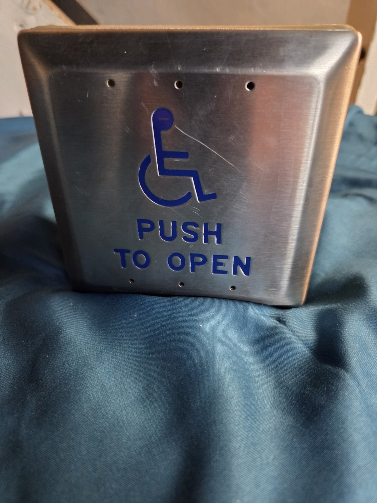 Push To Open 4.5″ Square SS Stainless Handicap Door Control Unit USED – AS-IS