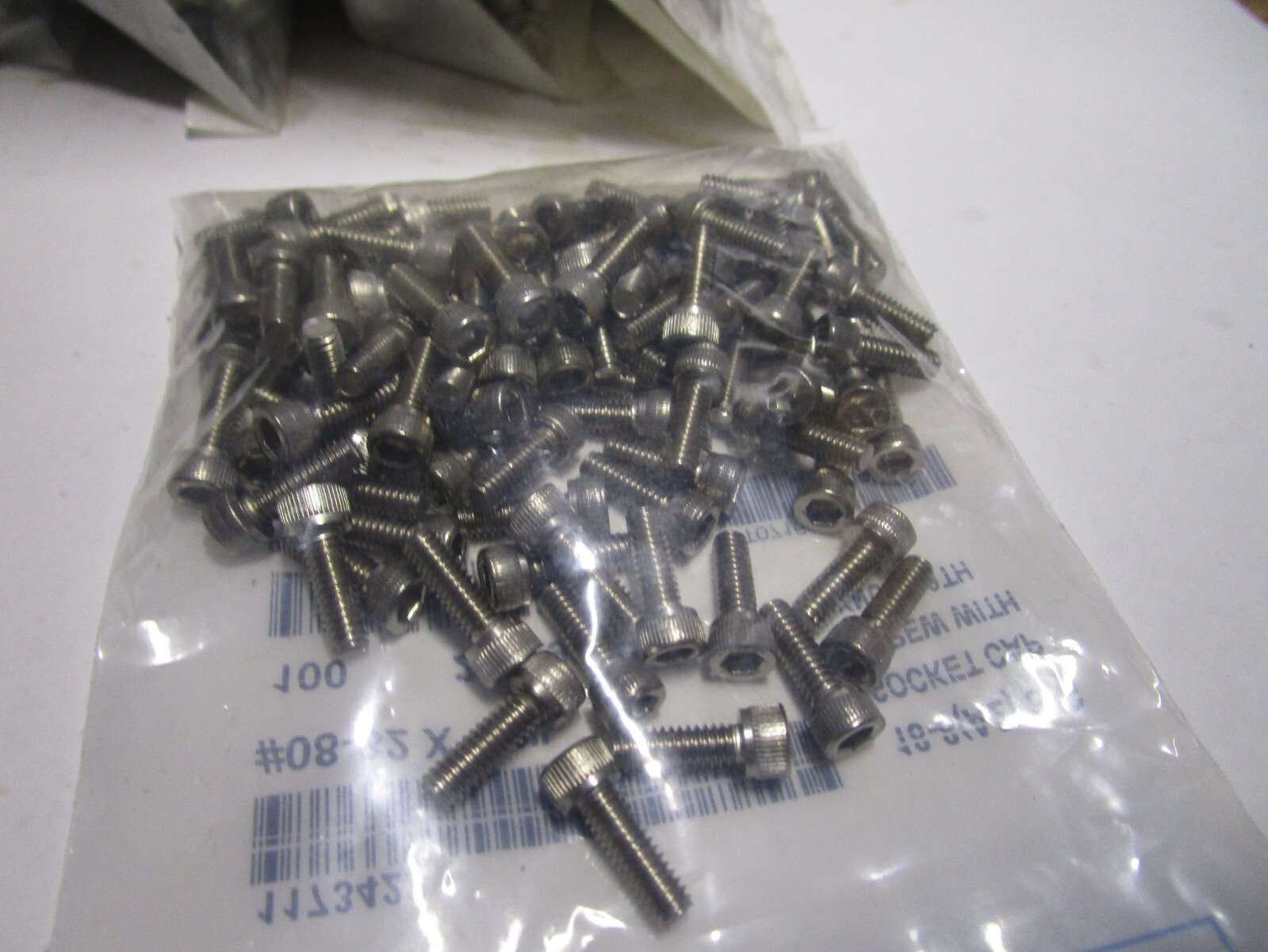 #8-32 x 1/2″ L 9/64″ Hex 18-8 Stainless Steel Socket Head Cap Screw QTY 100