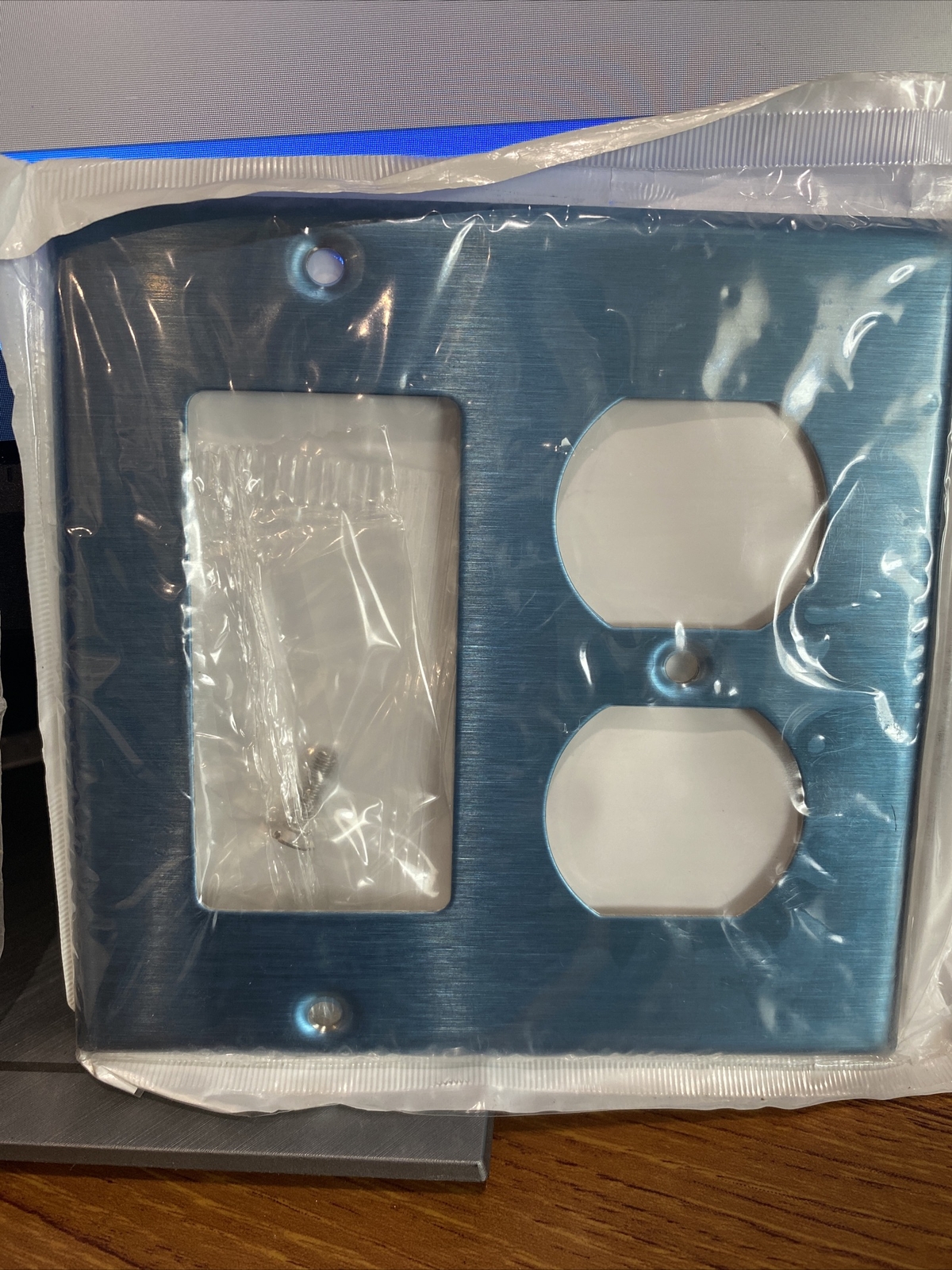 Leviton 84455-40 2-Gang 1-Duplex Decora / GFCI Device Combo Wall Plate STNLS