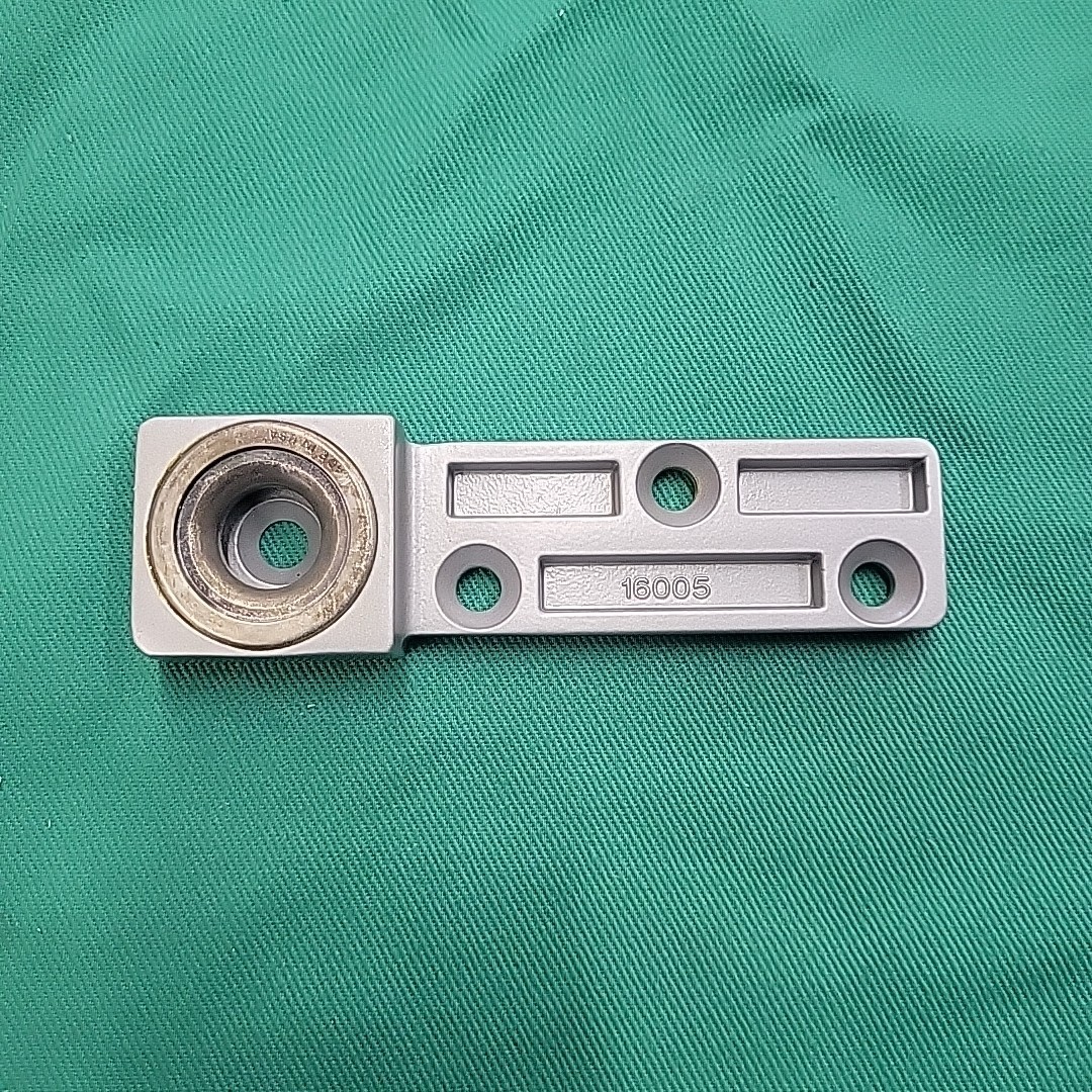 Allegion Ives 7253 US26D Pivot Set Center Hung Pivot Set