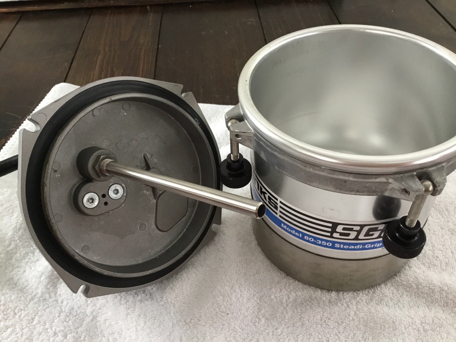 DeViliss PLUS (j-04) HVLP spray gun w/ SG2 BINKS Model 80-350 pressure pot NICE